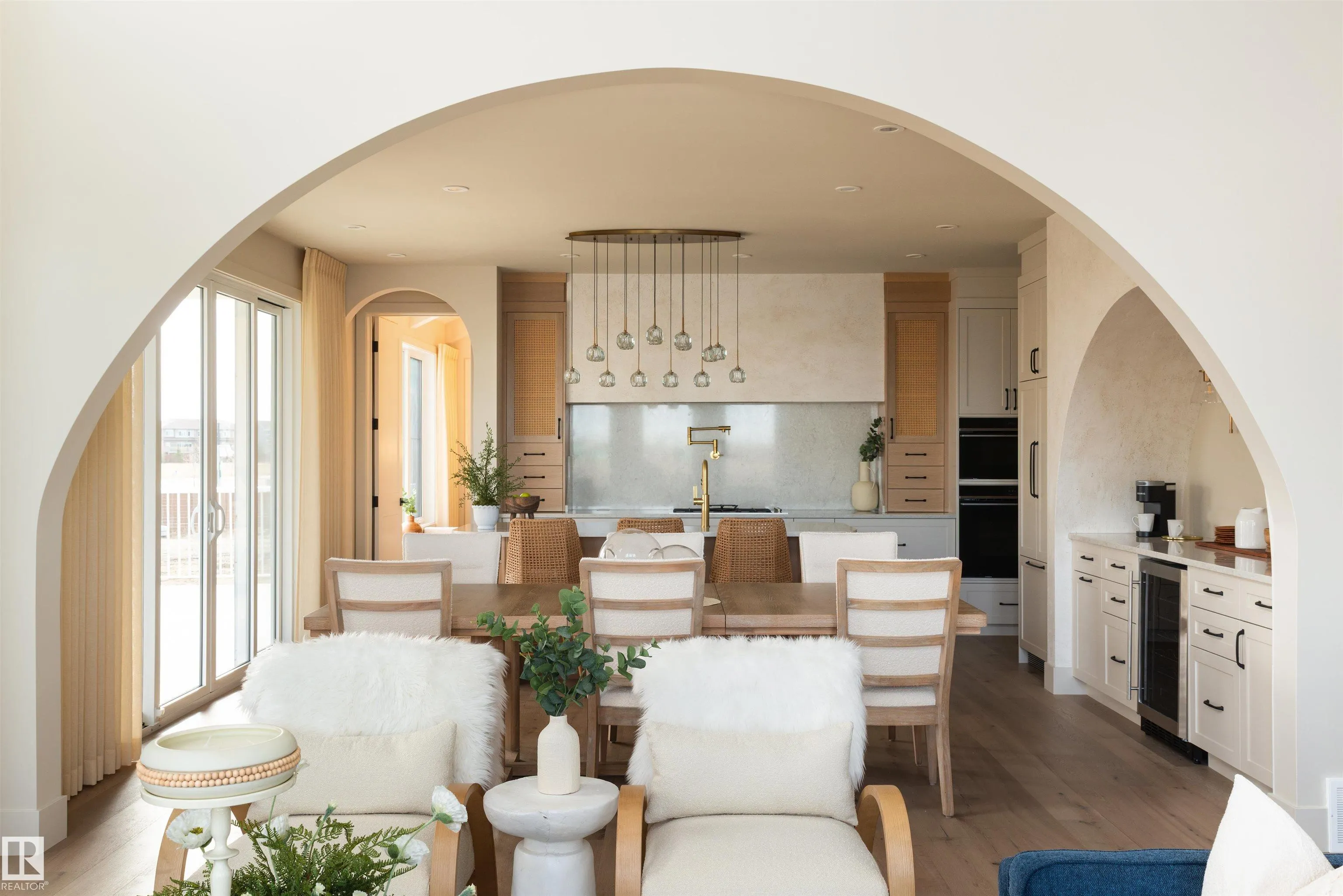 8 JARDIN Place