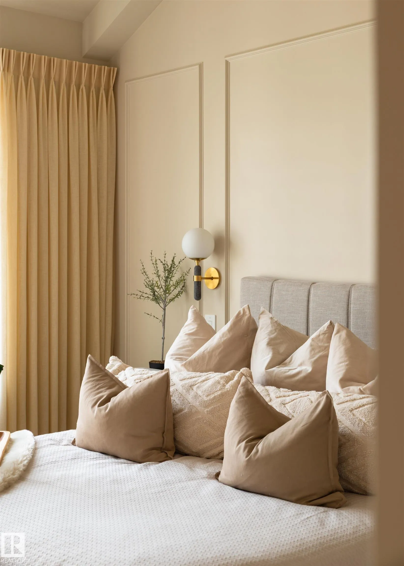 8 JARDIN Place