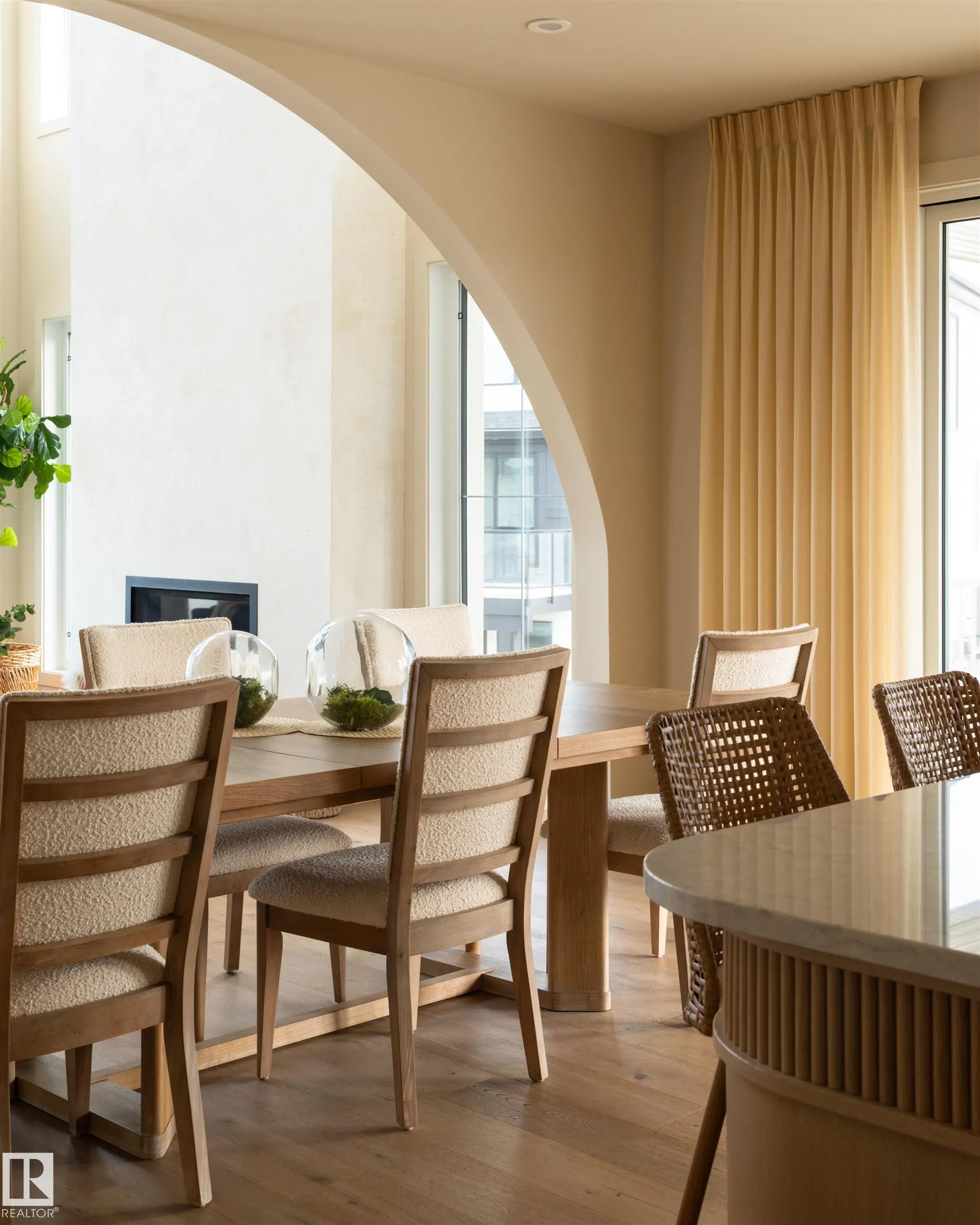 8 JARDIN Place