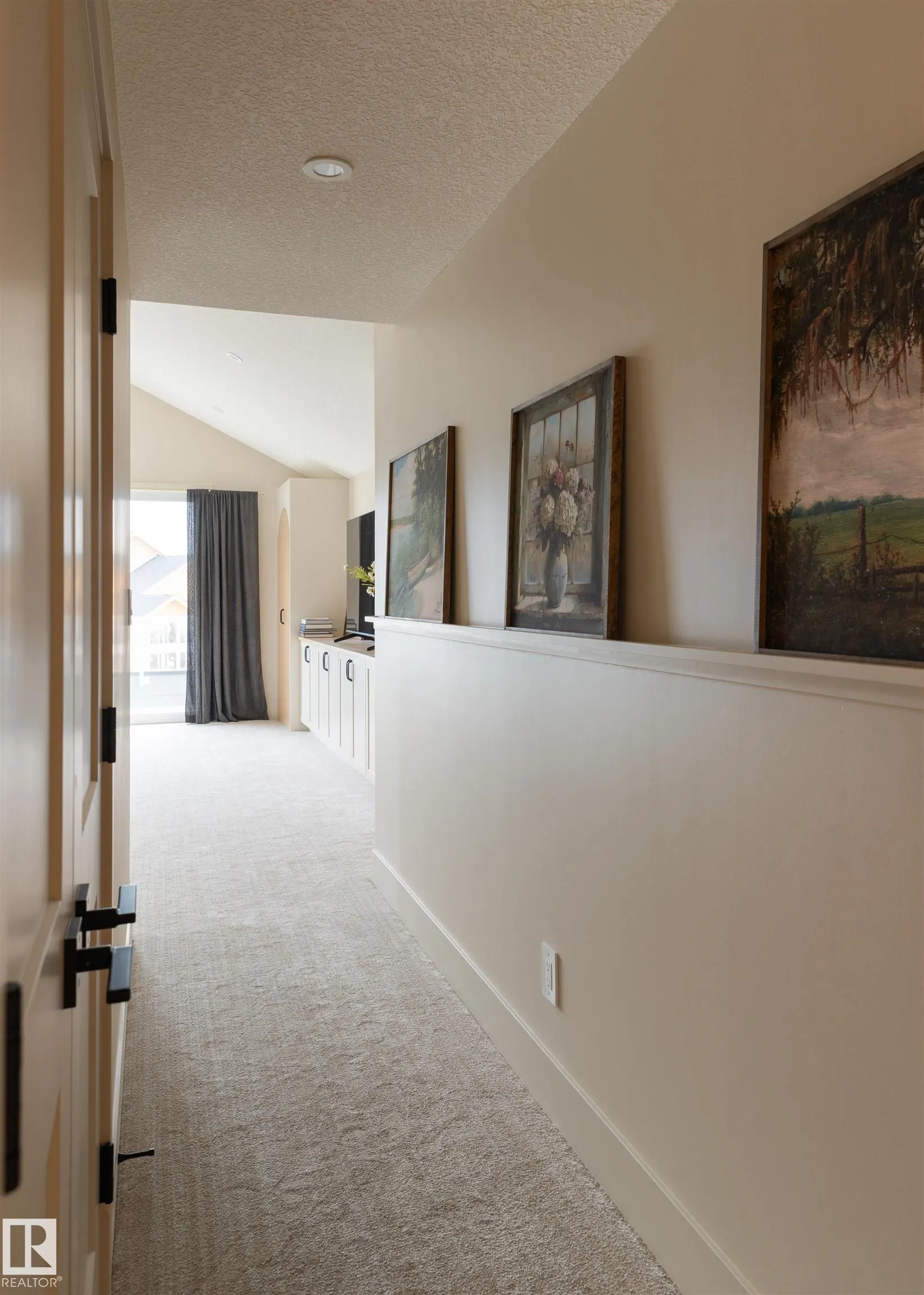 8 JARDIN Place