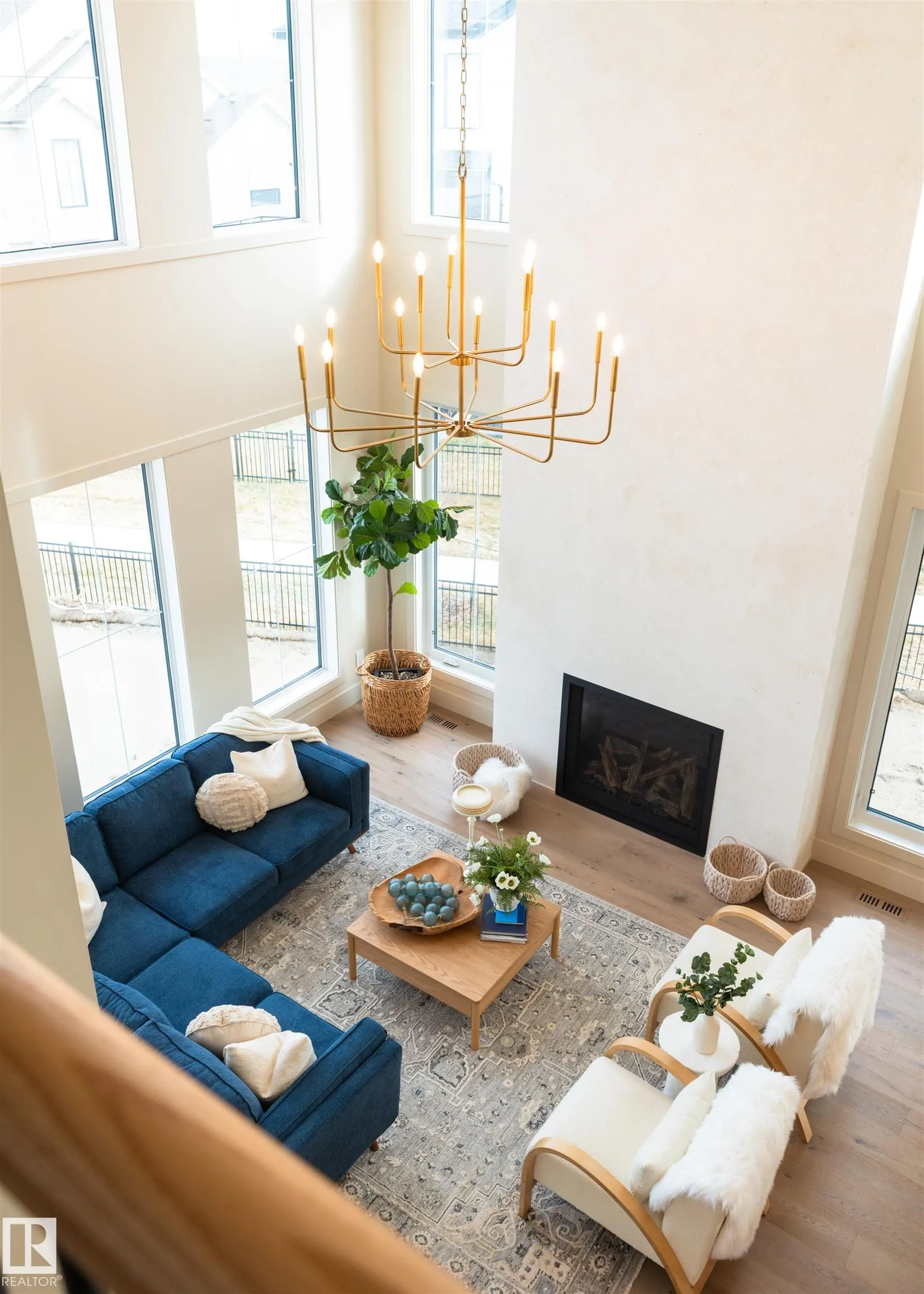 8 JARDIN Place