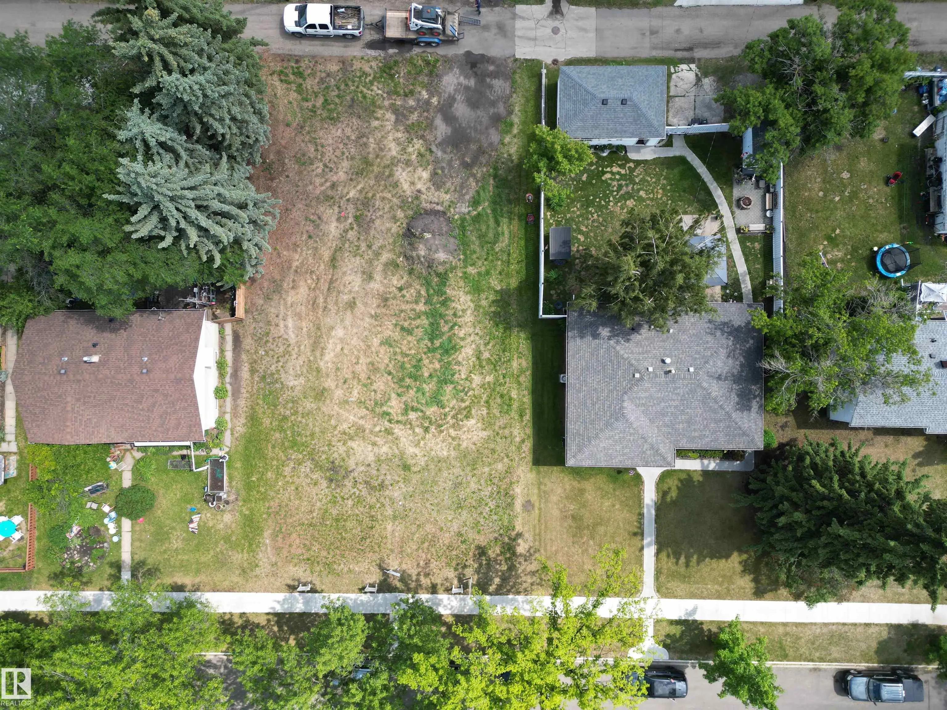 12329 - 31 - 33 77 Street
