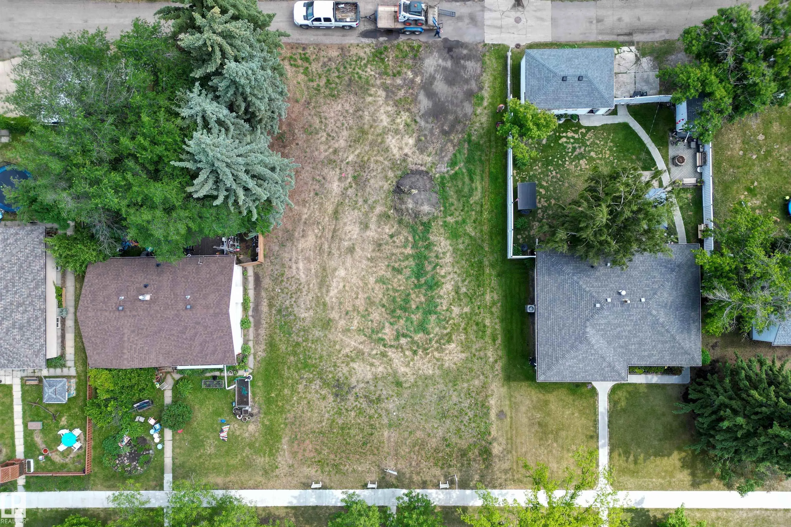12329 - 31 - 33 77 Street