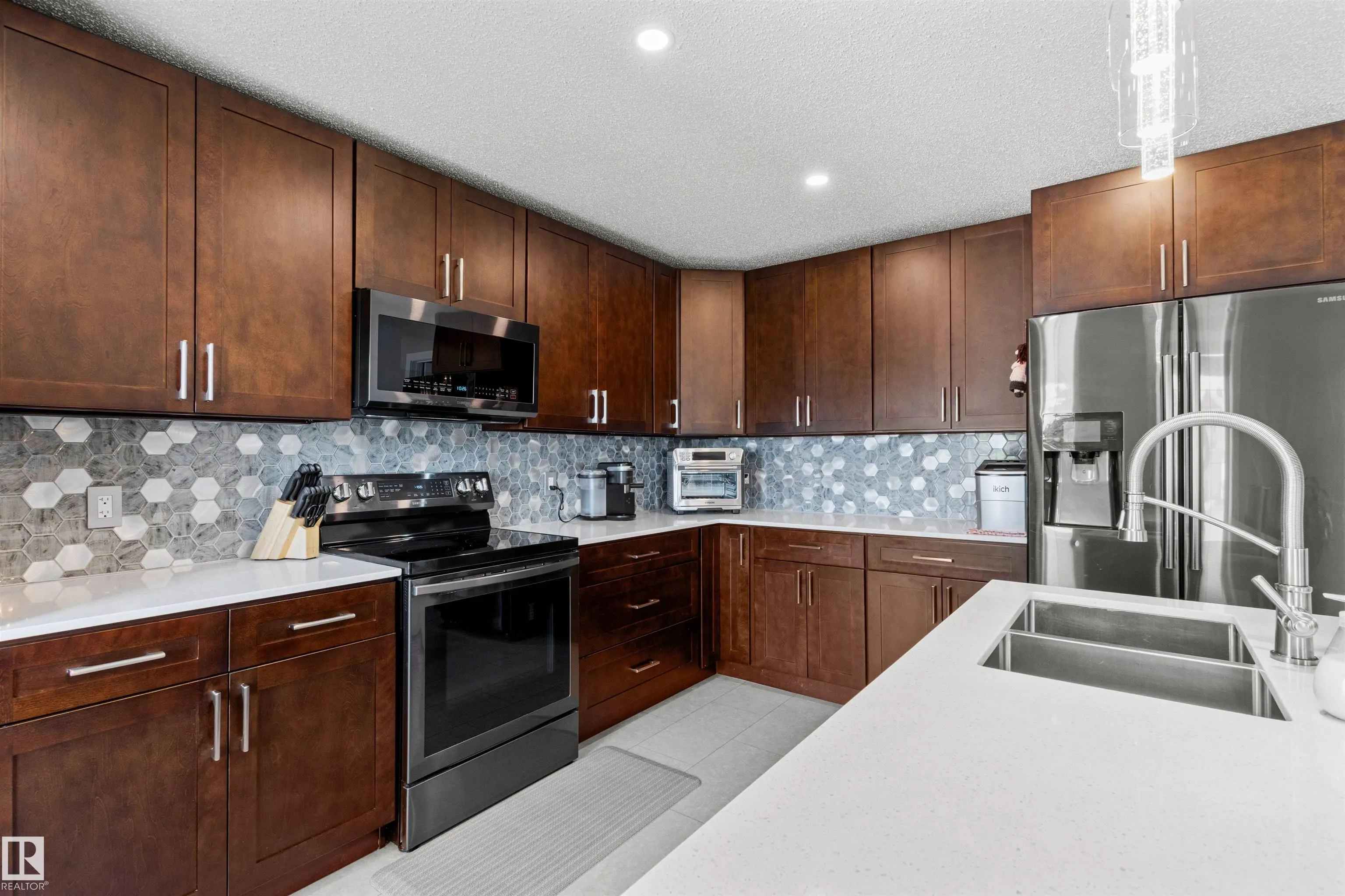 63 GLENWOOD Crescent