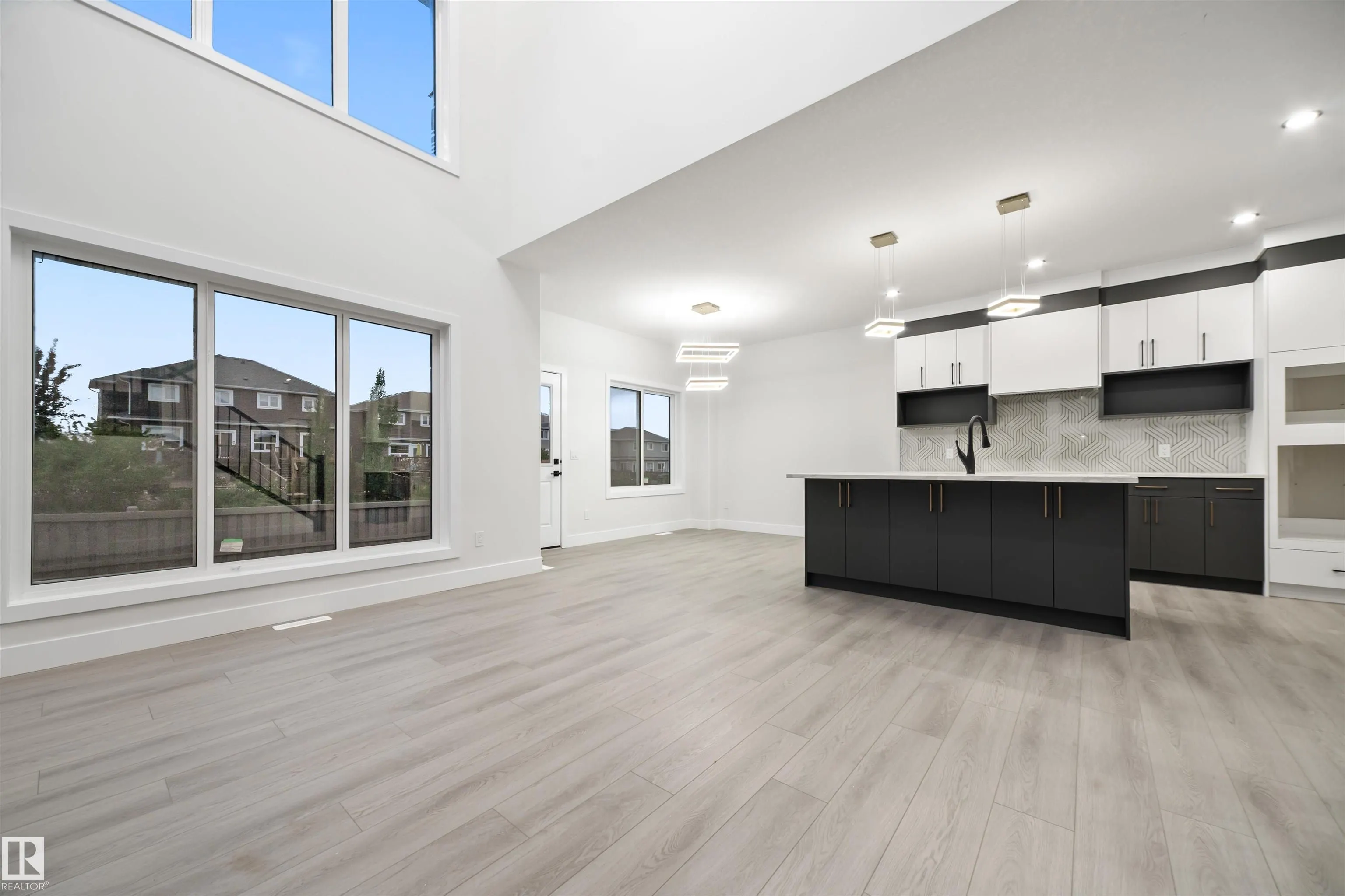 3164 MAGPIE Way