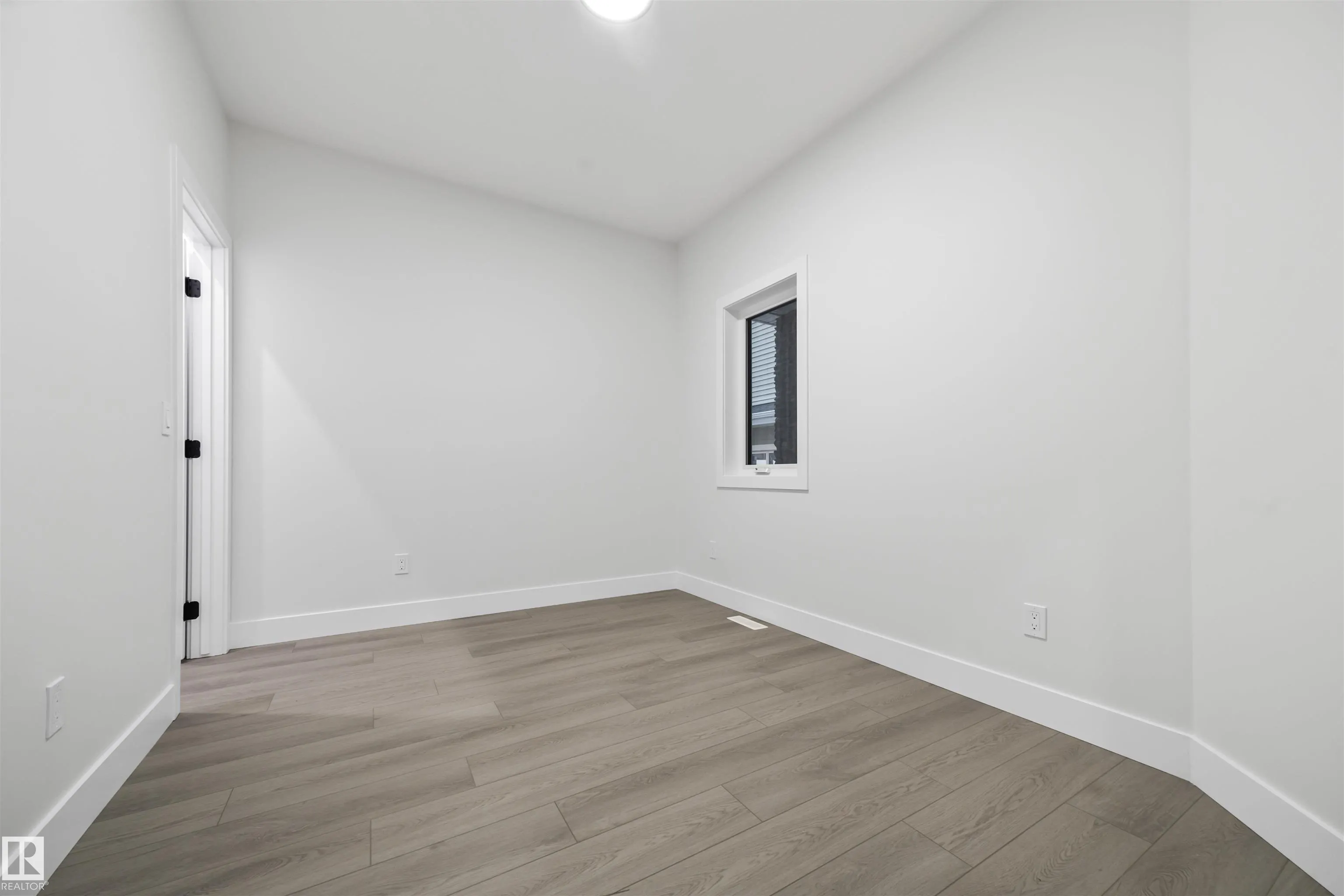 3164 MAGPIE Way