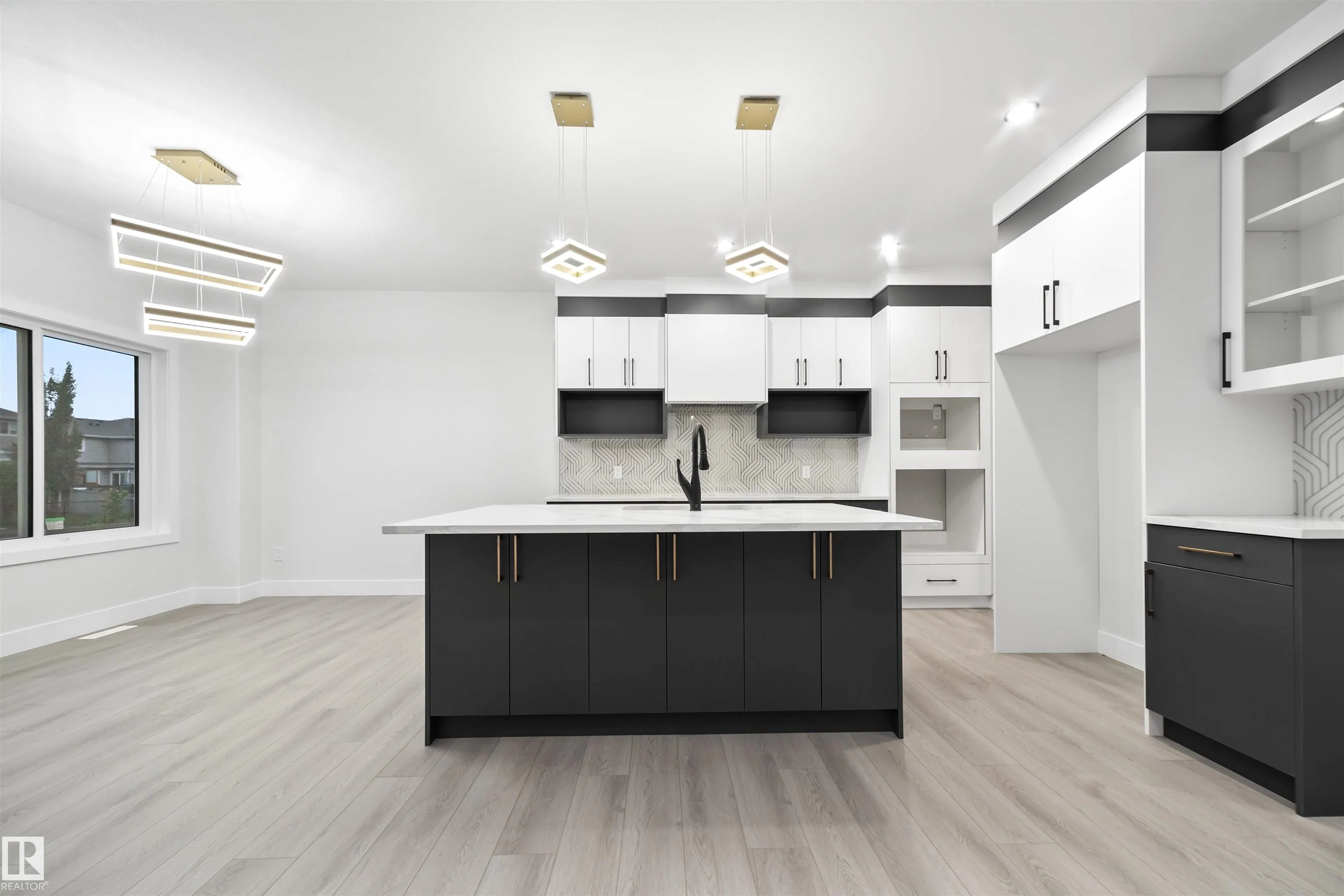 3164 MAGPIE Way