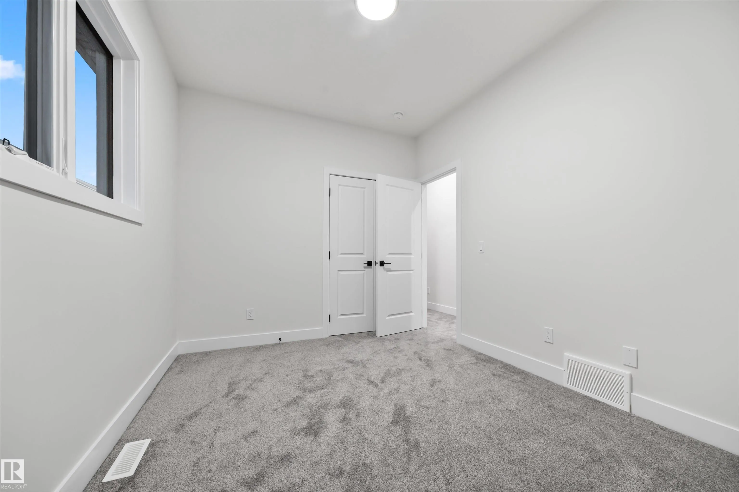 3164 MAGPIE Way