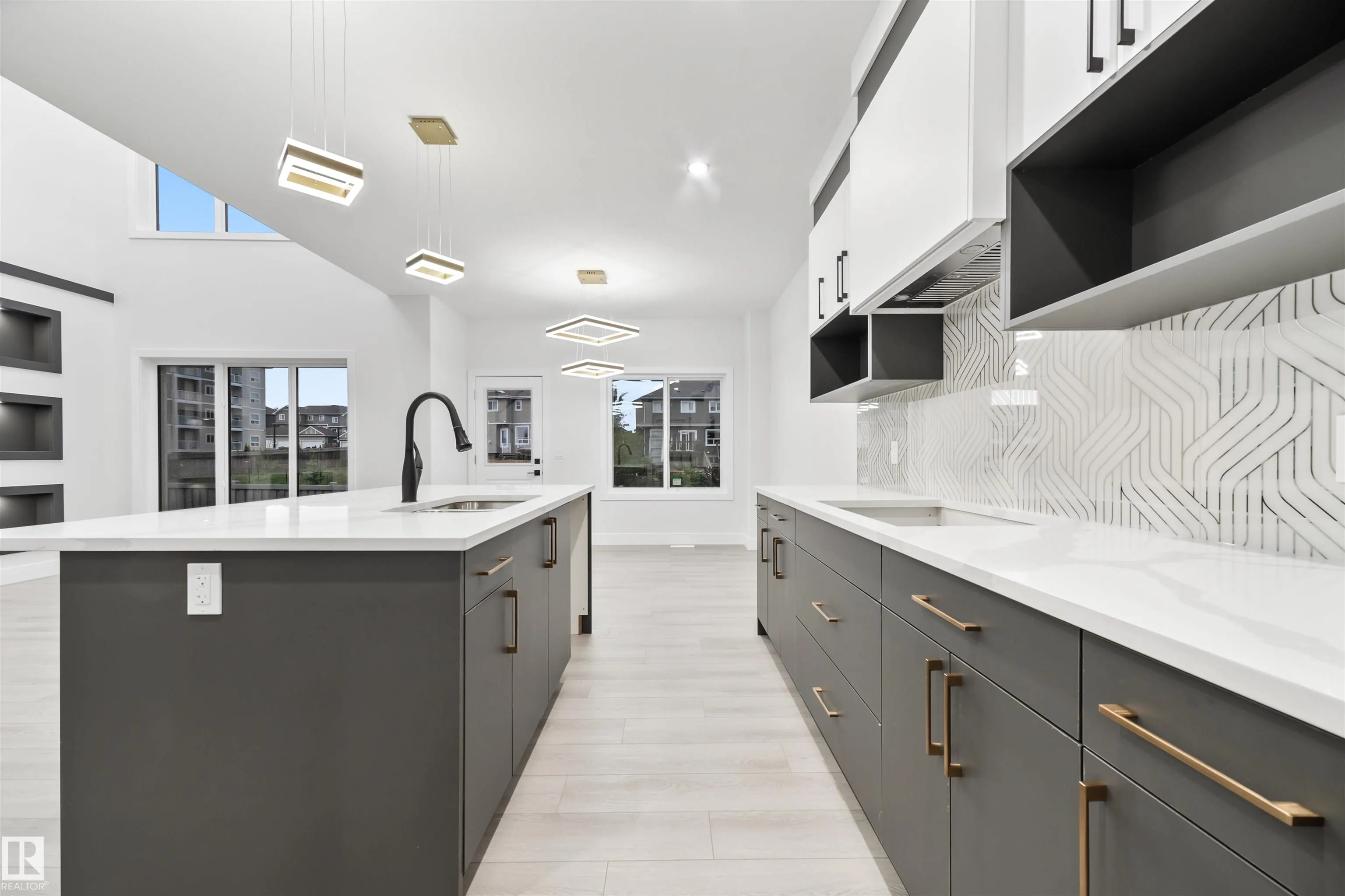 3164 MAGPIE Way