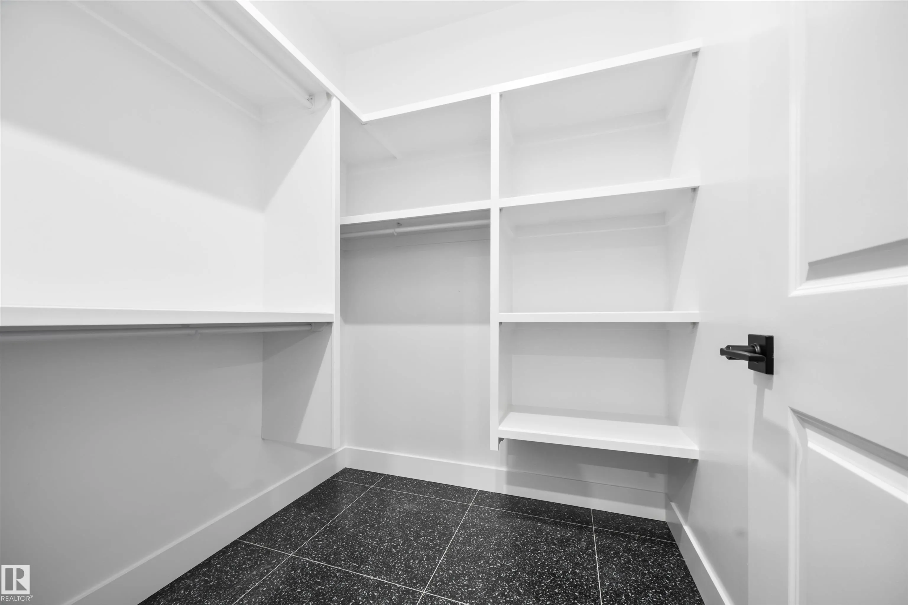 3164 MAGPIE Way