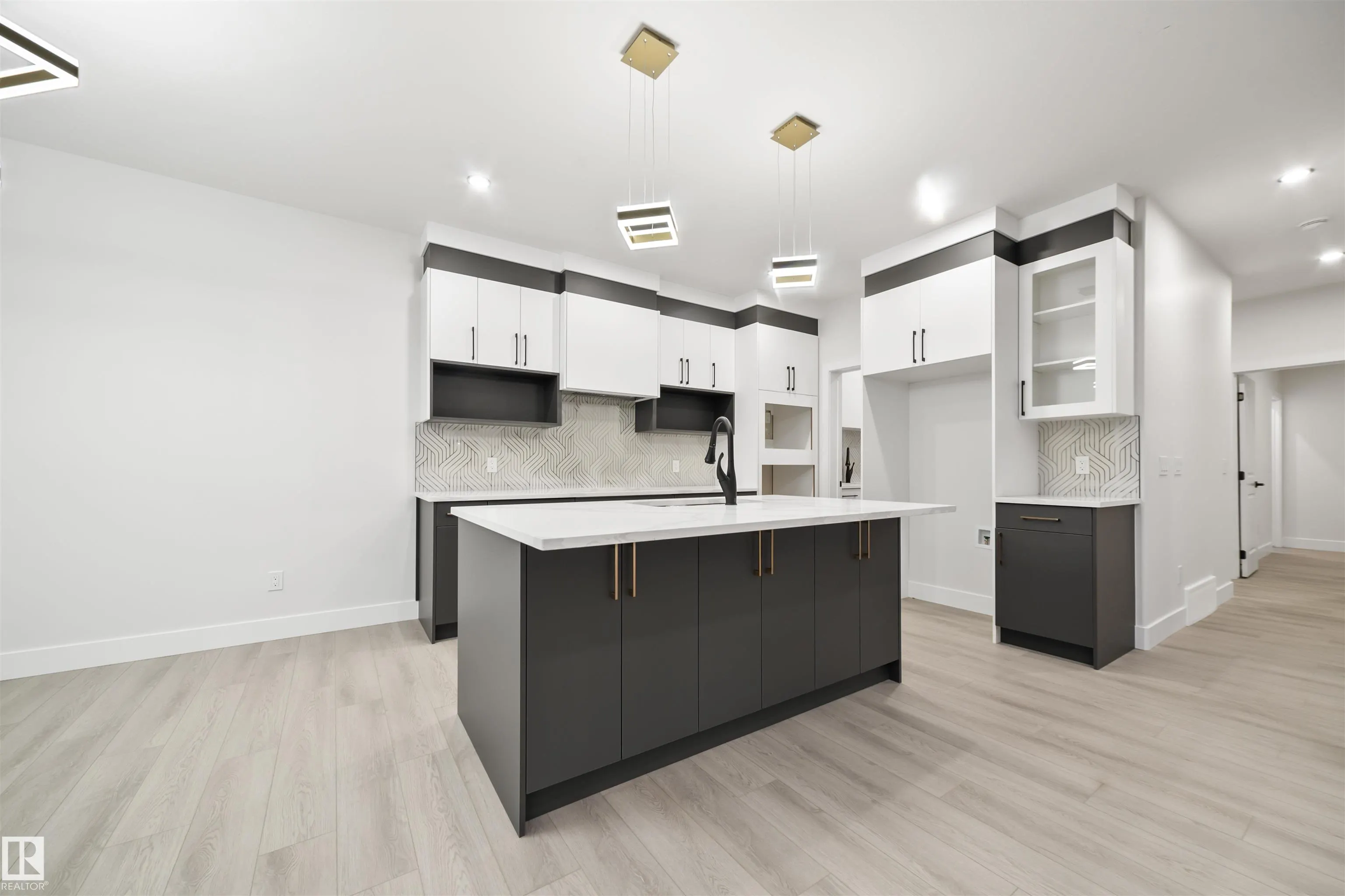 3164 MAGPIE Way