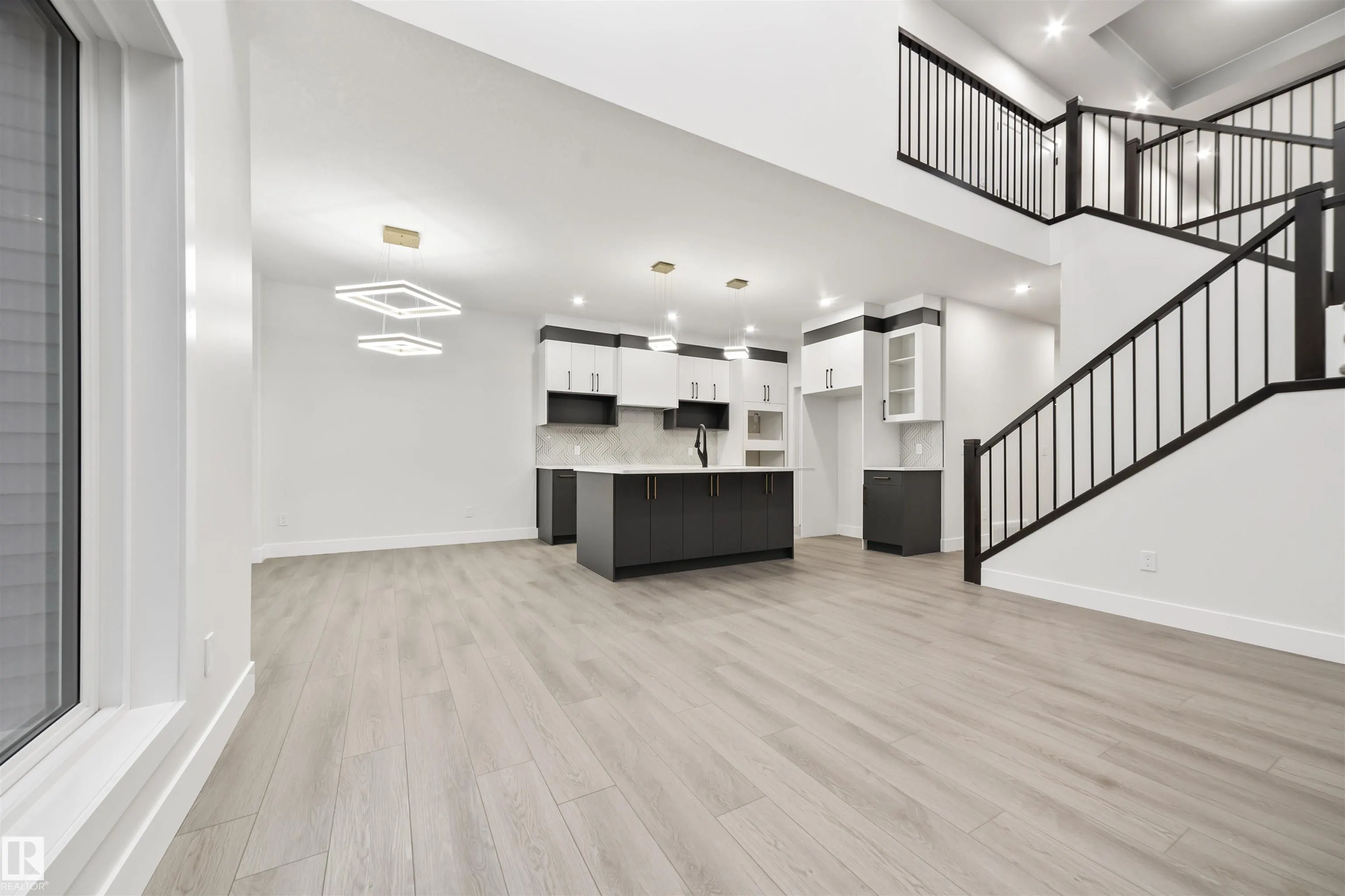 3164 MAGPIE Way