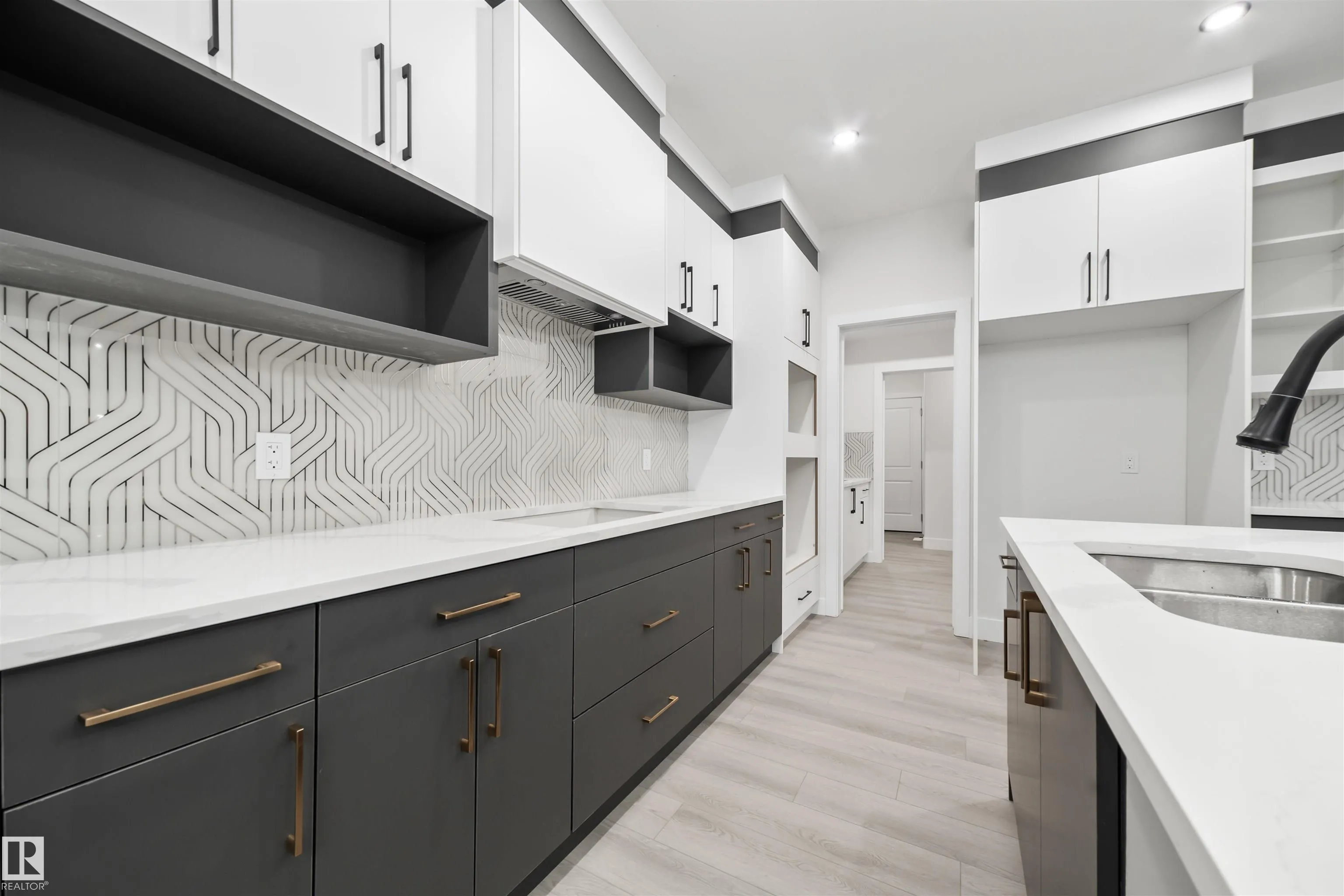 3164 MAGPIE Way