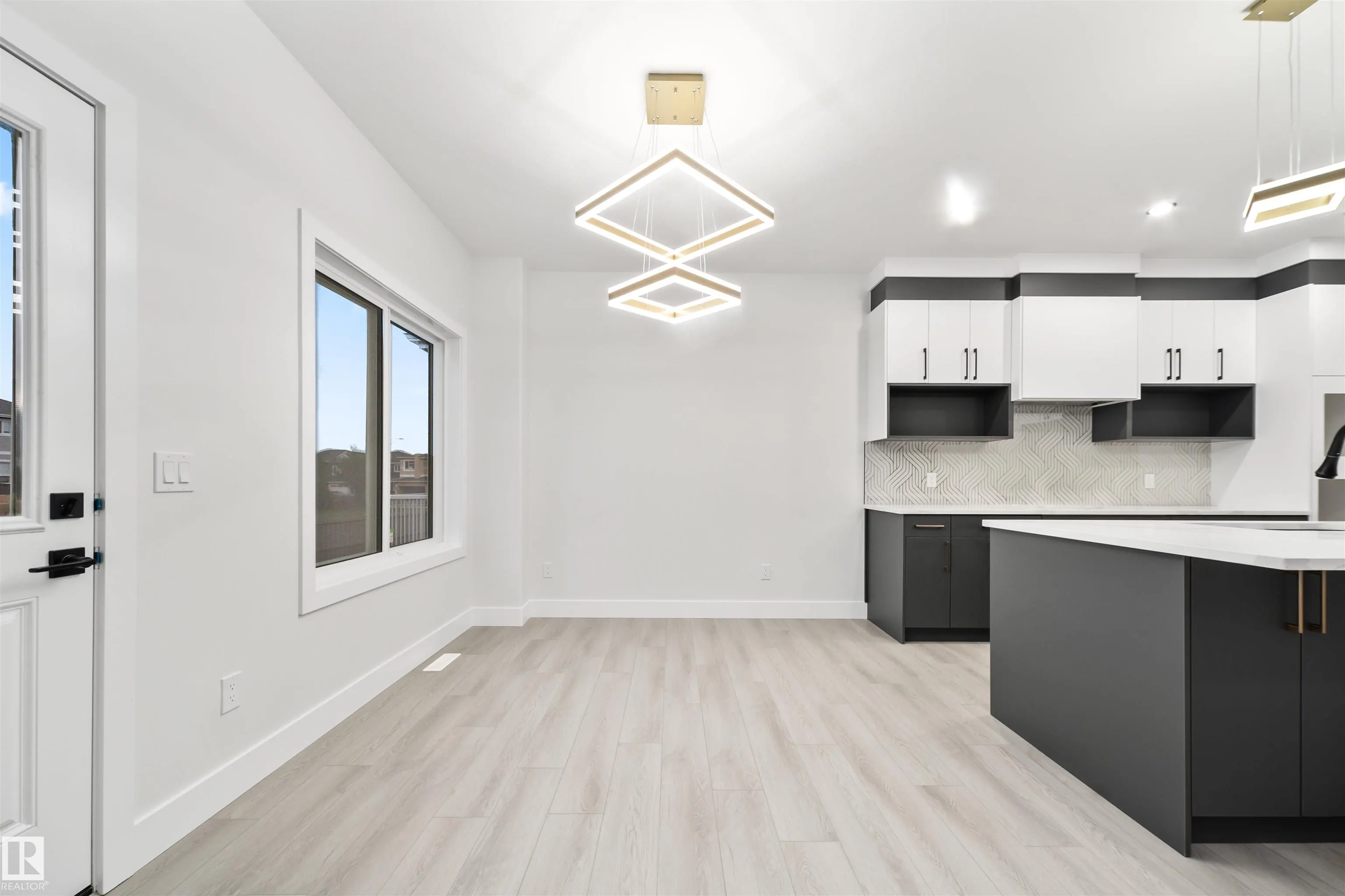 3164 MAGPIE Way