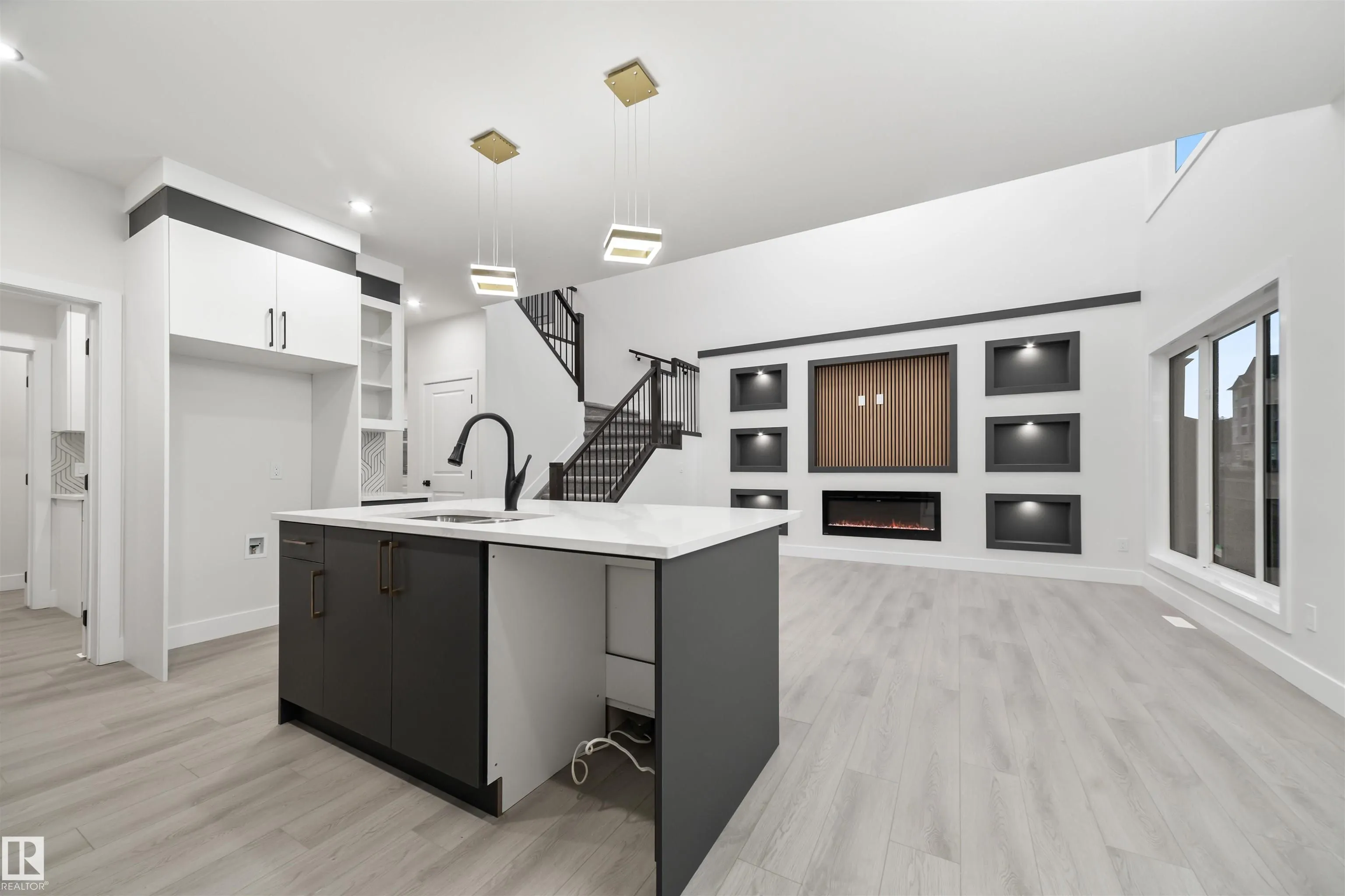 3164 MAGPIE Way