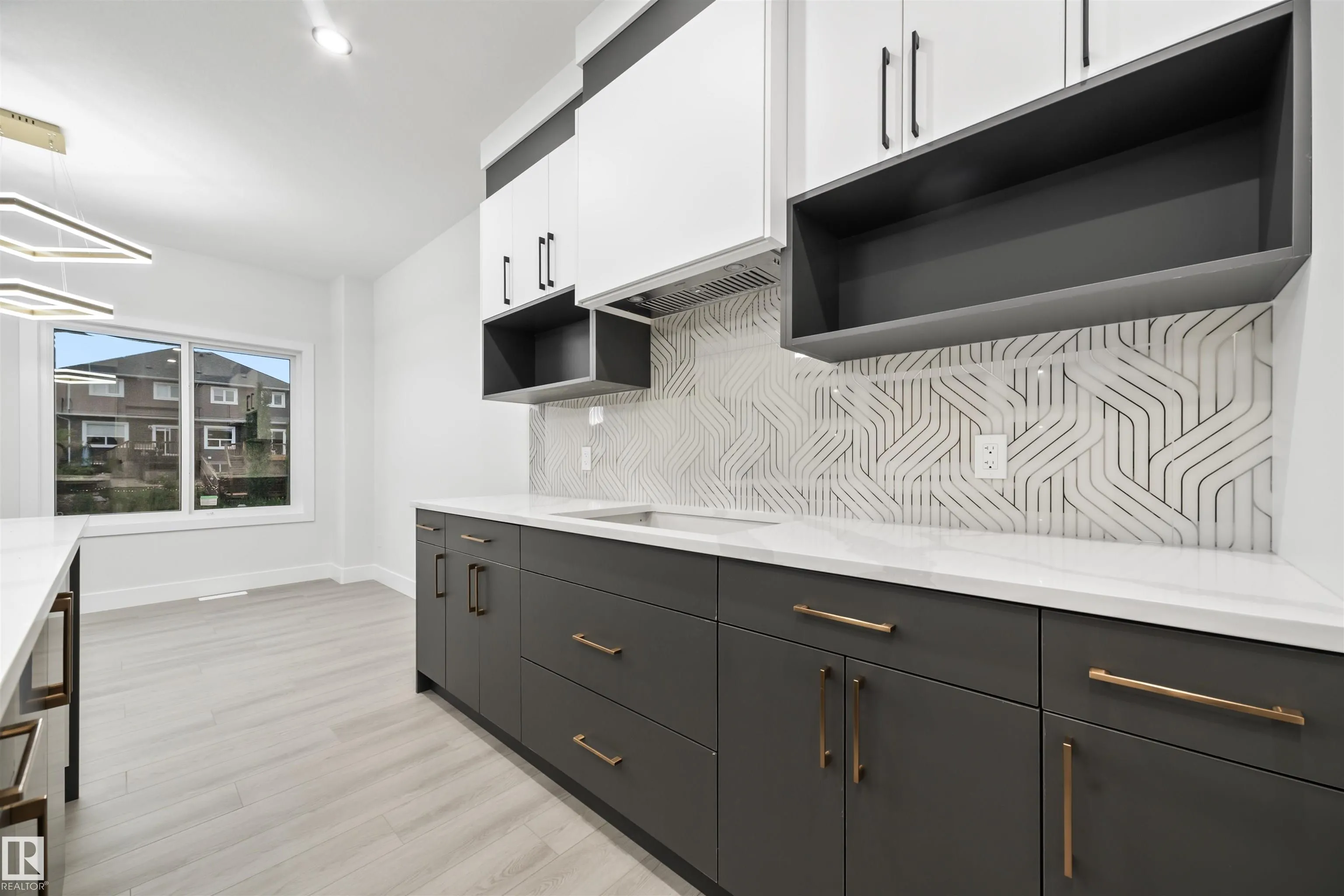 3164 MAGPIE Way
