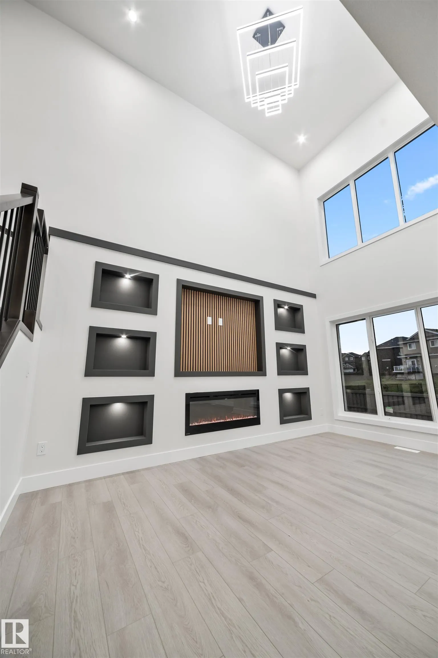 3164 MAGPIE Way