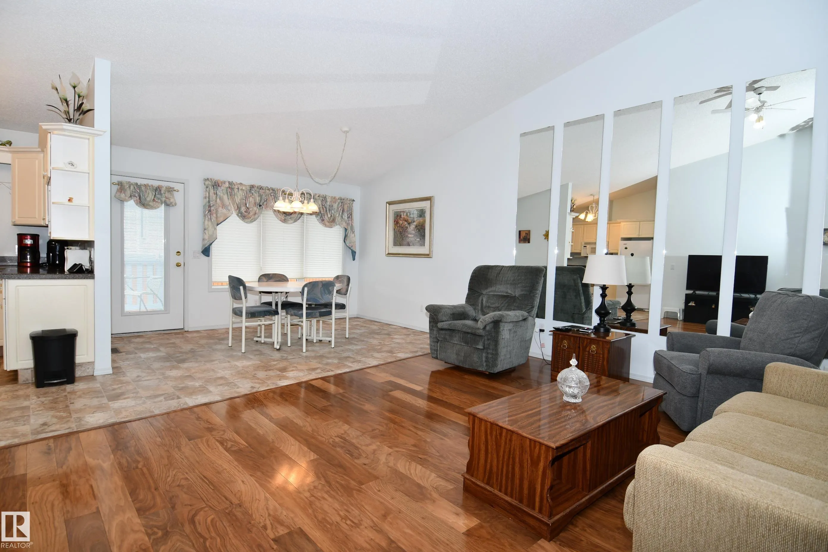 117 LAKESIDE Place