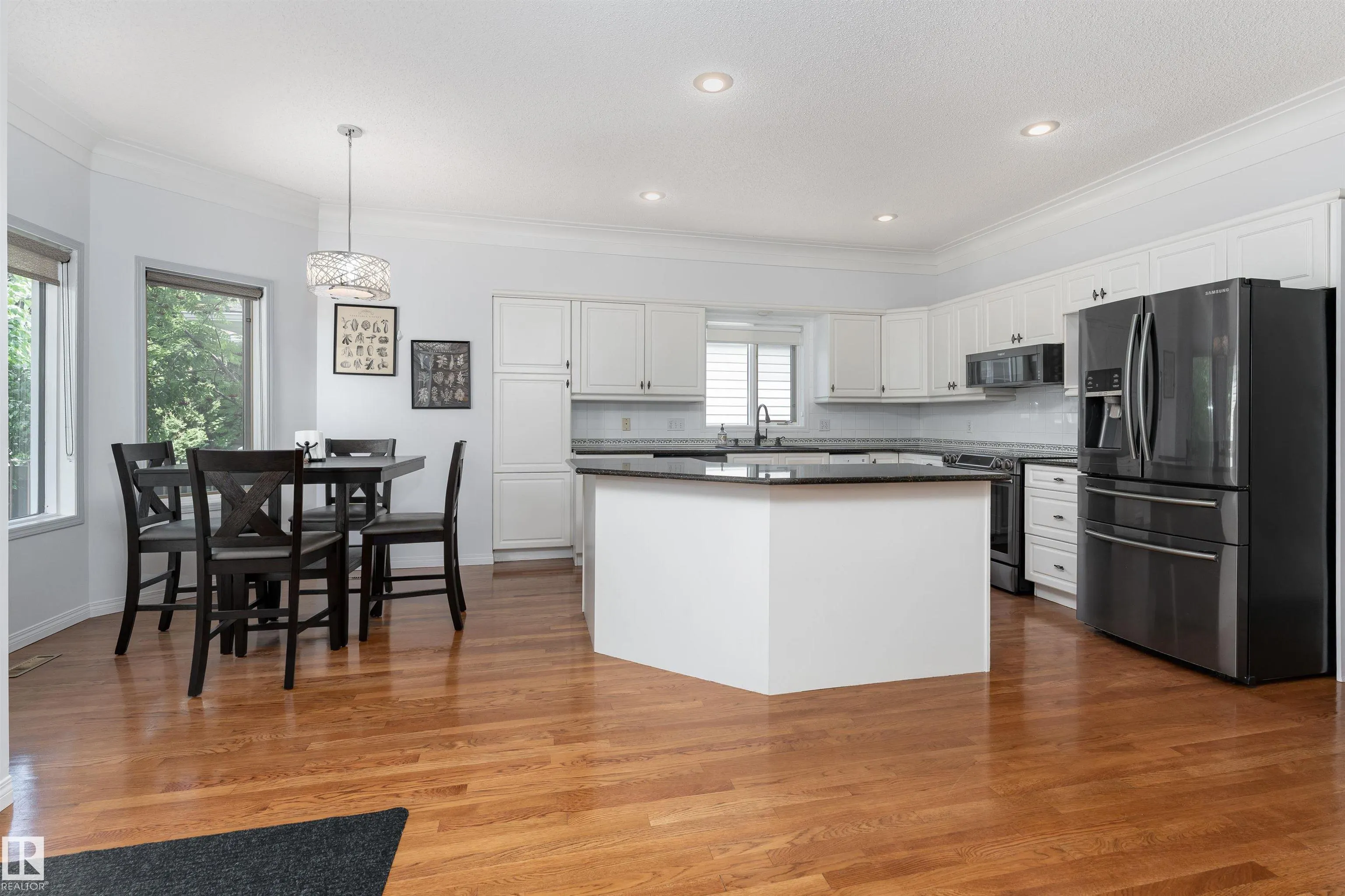 10 STONESHIRE Manor