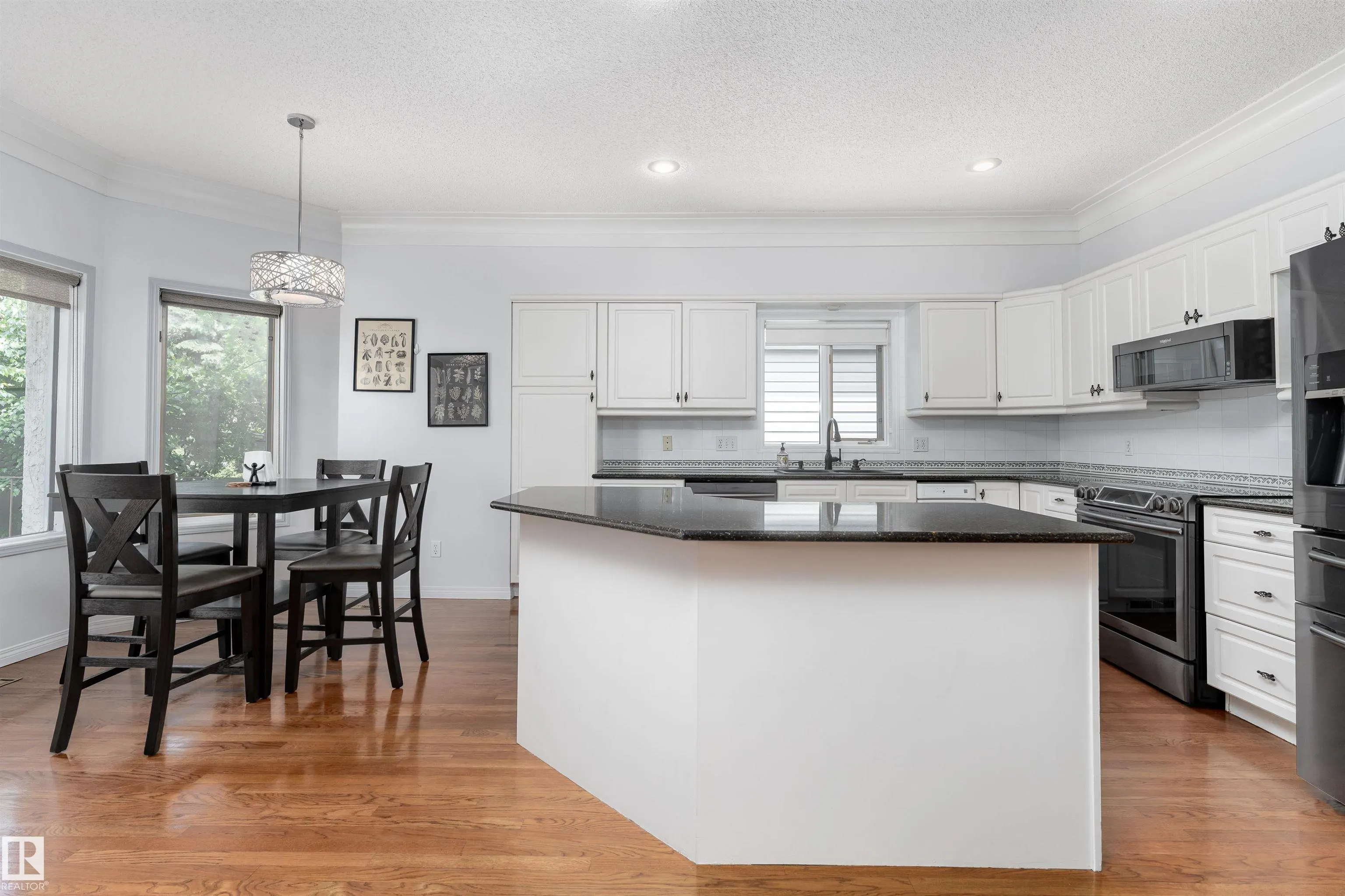 10 STONESHIRE Manor