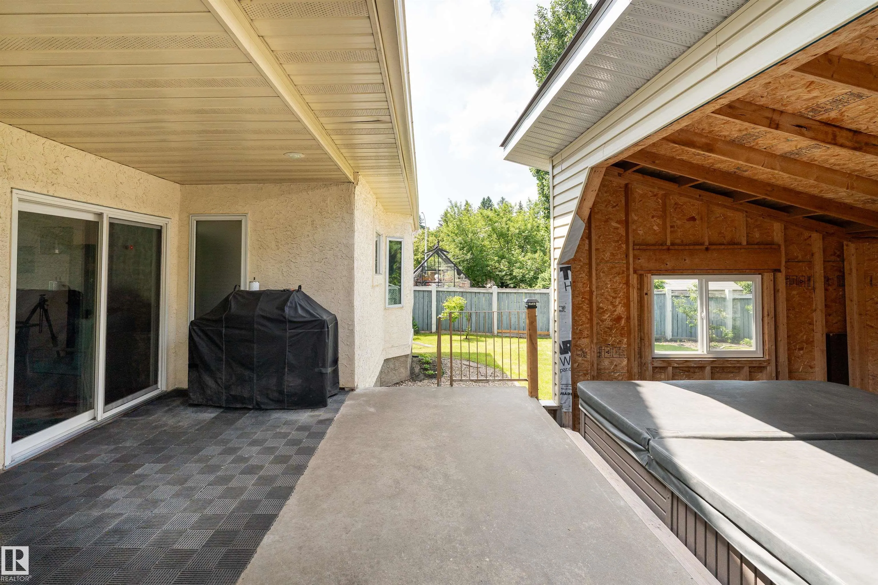 10 STONESHIRE Manor