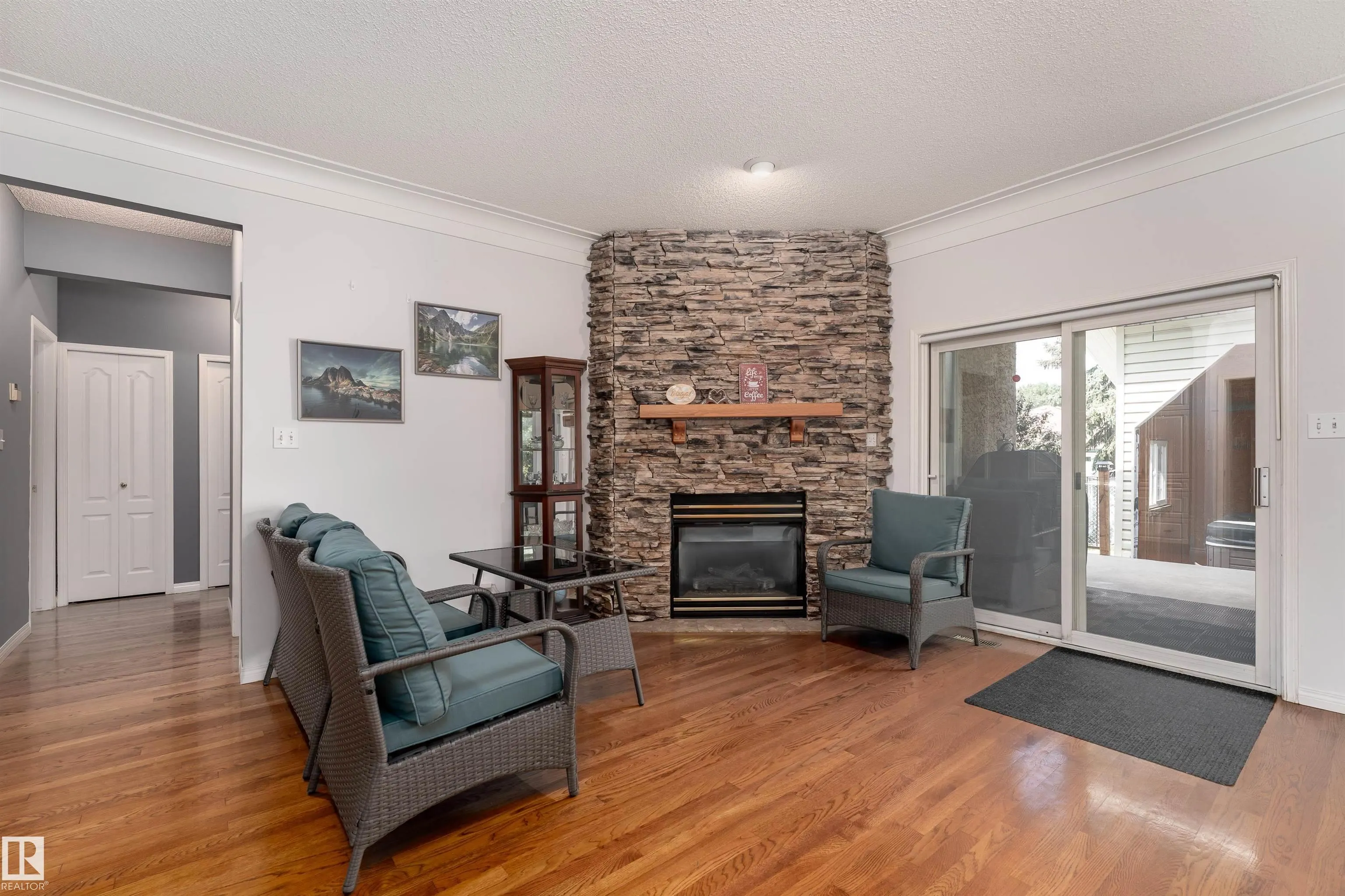 10 STONESHIRE Manor