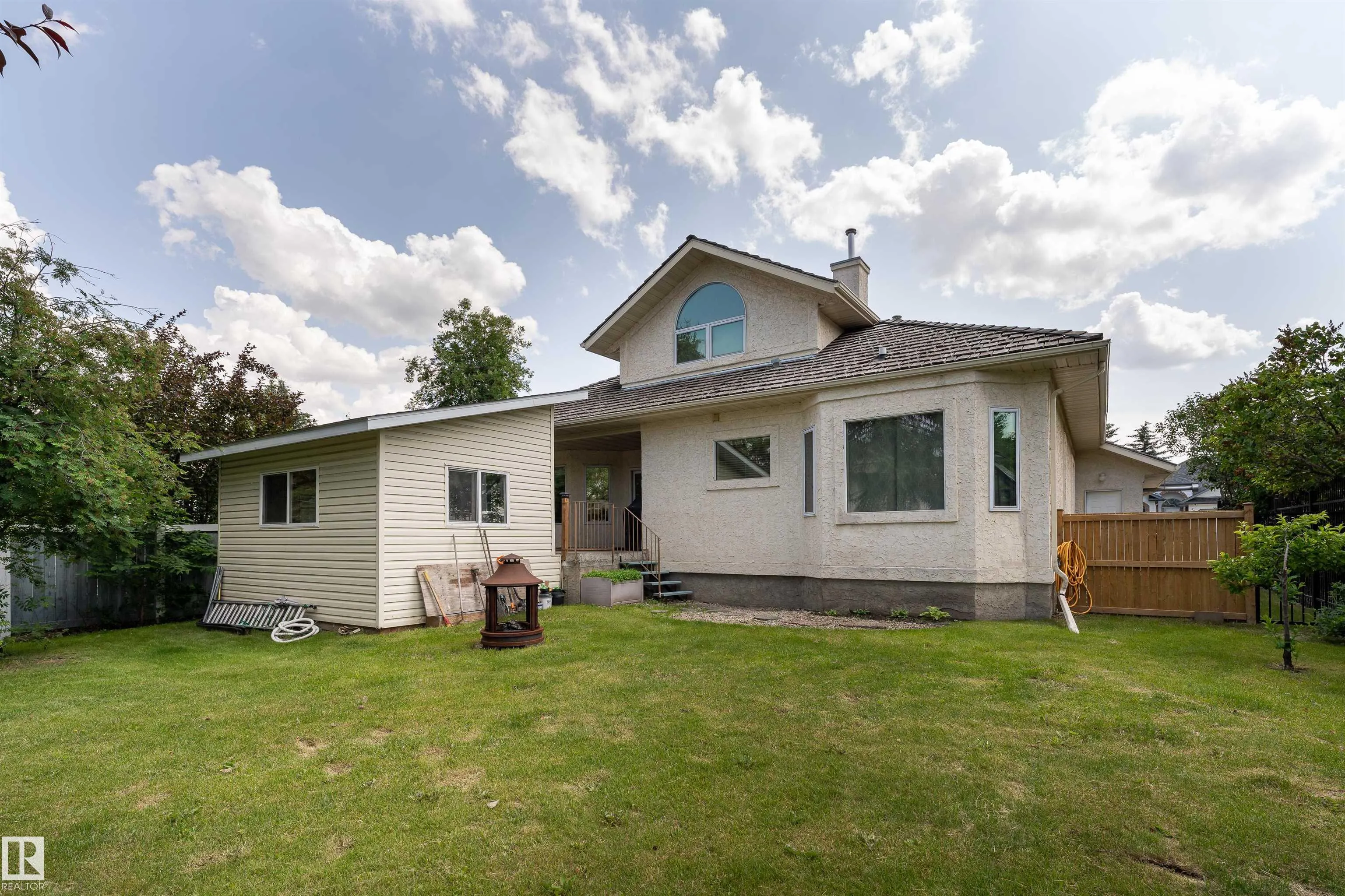 10 STONESHIRE Manor