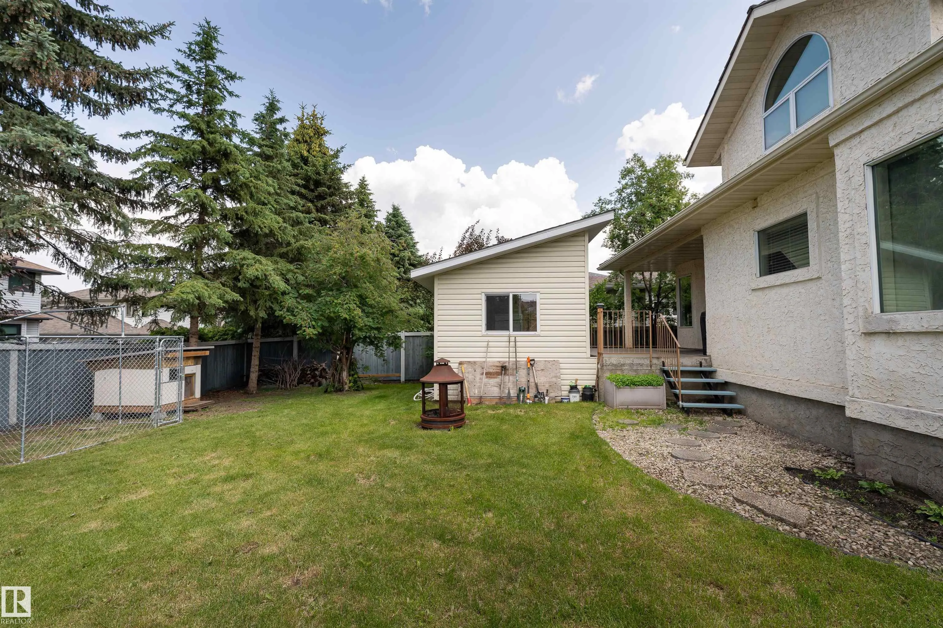 10 STONESHIRE Manor