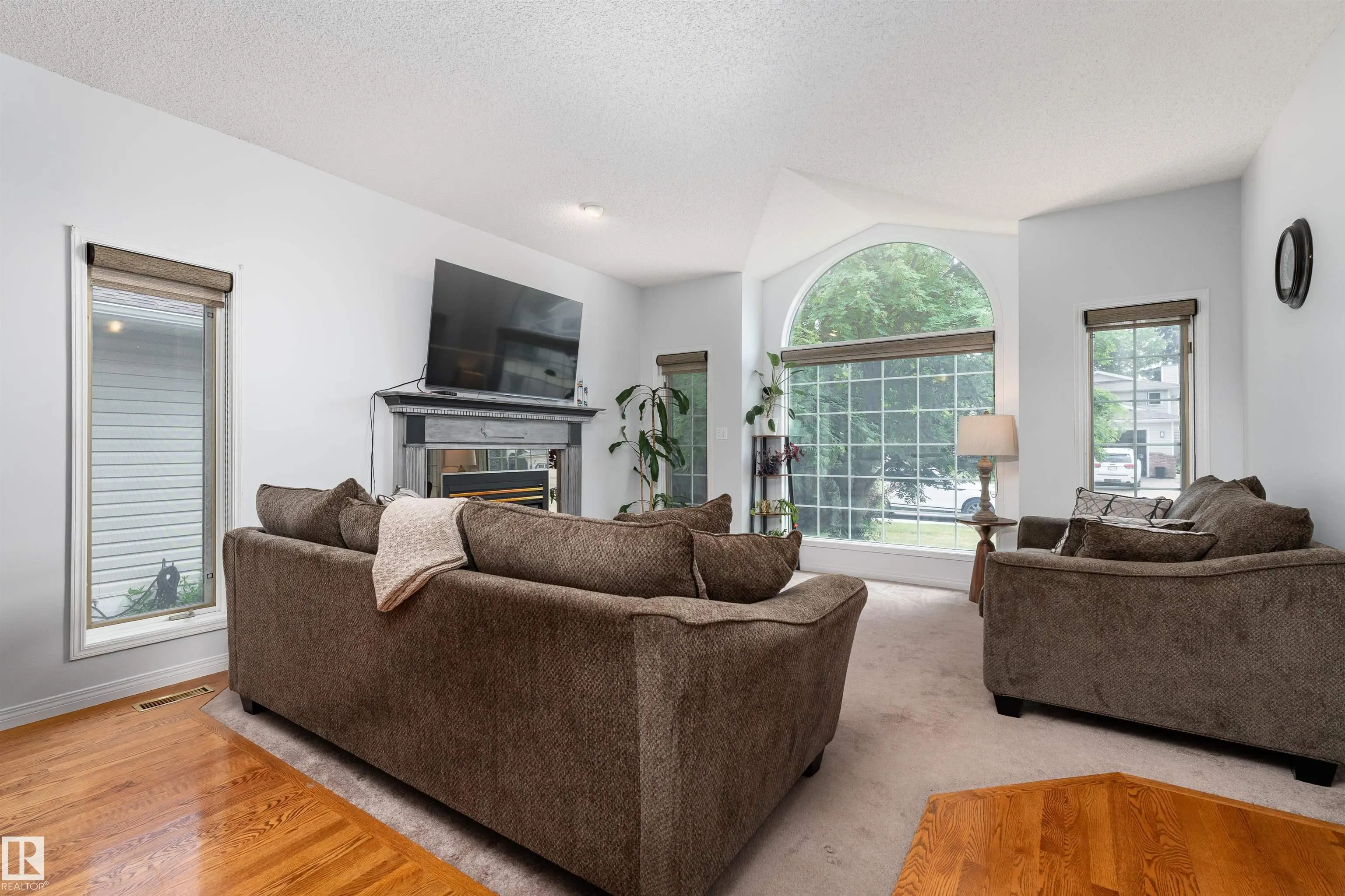 10 STONESHIRE Manor