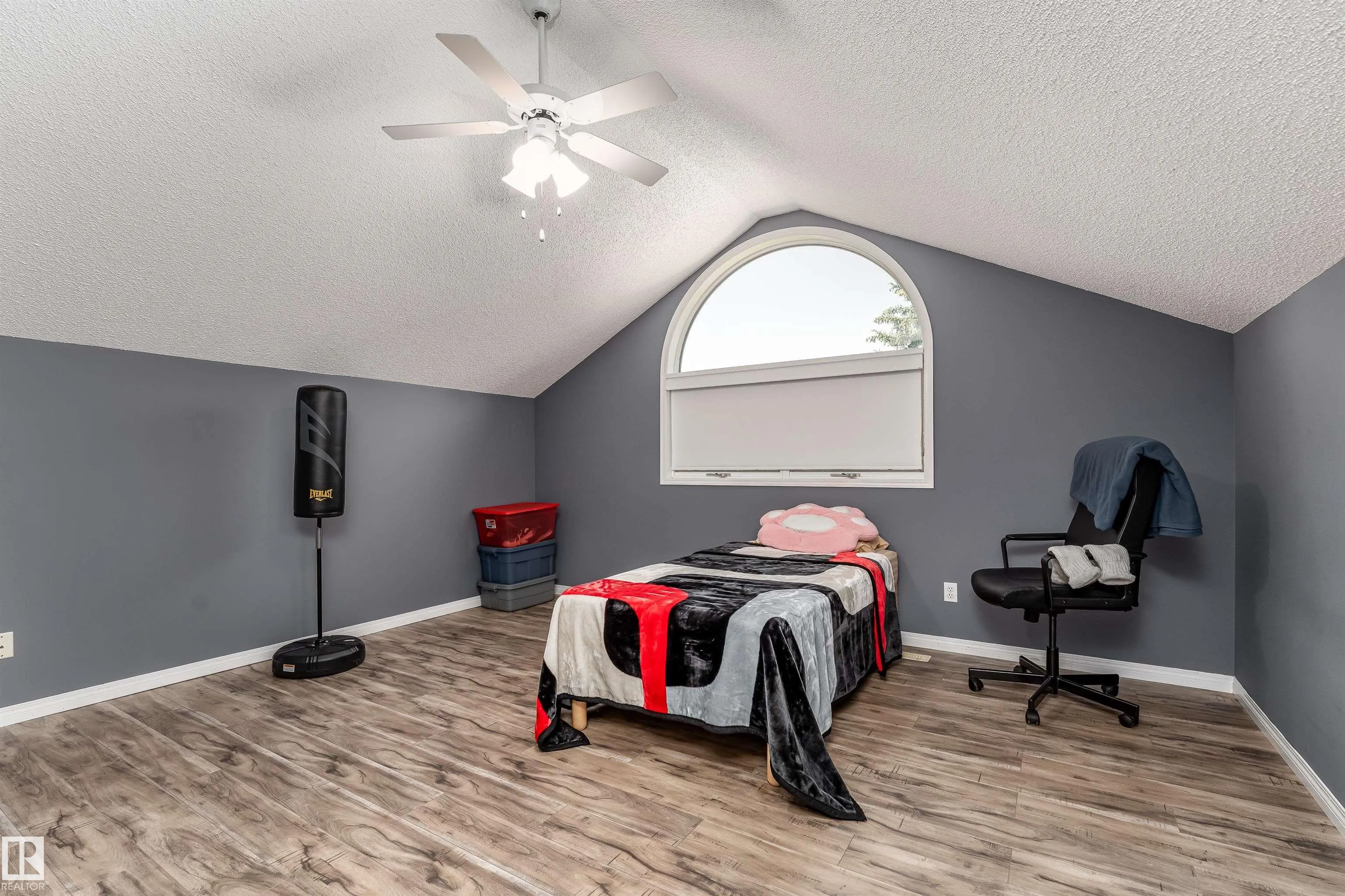 10 STONESHIRE Manor