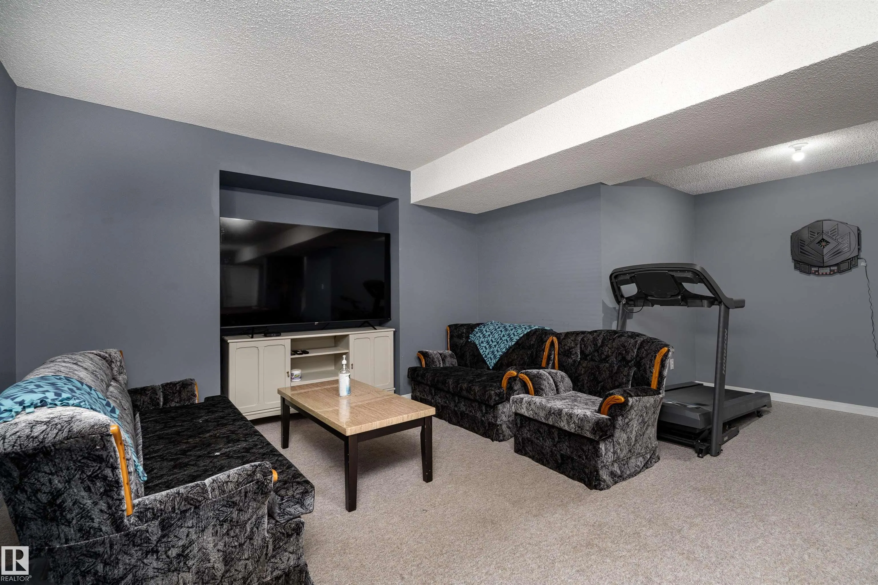 10 STONESHIRE Manor