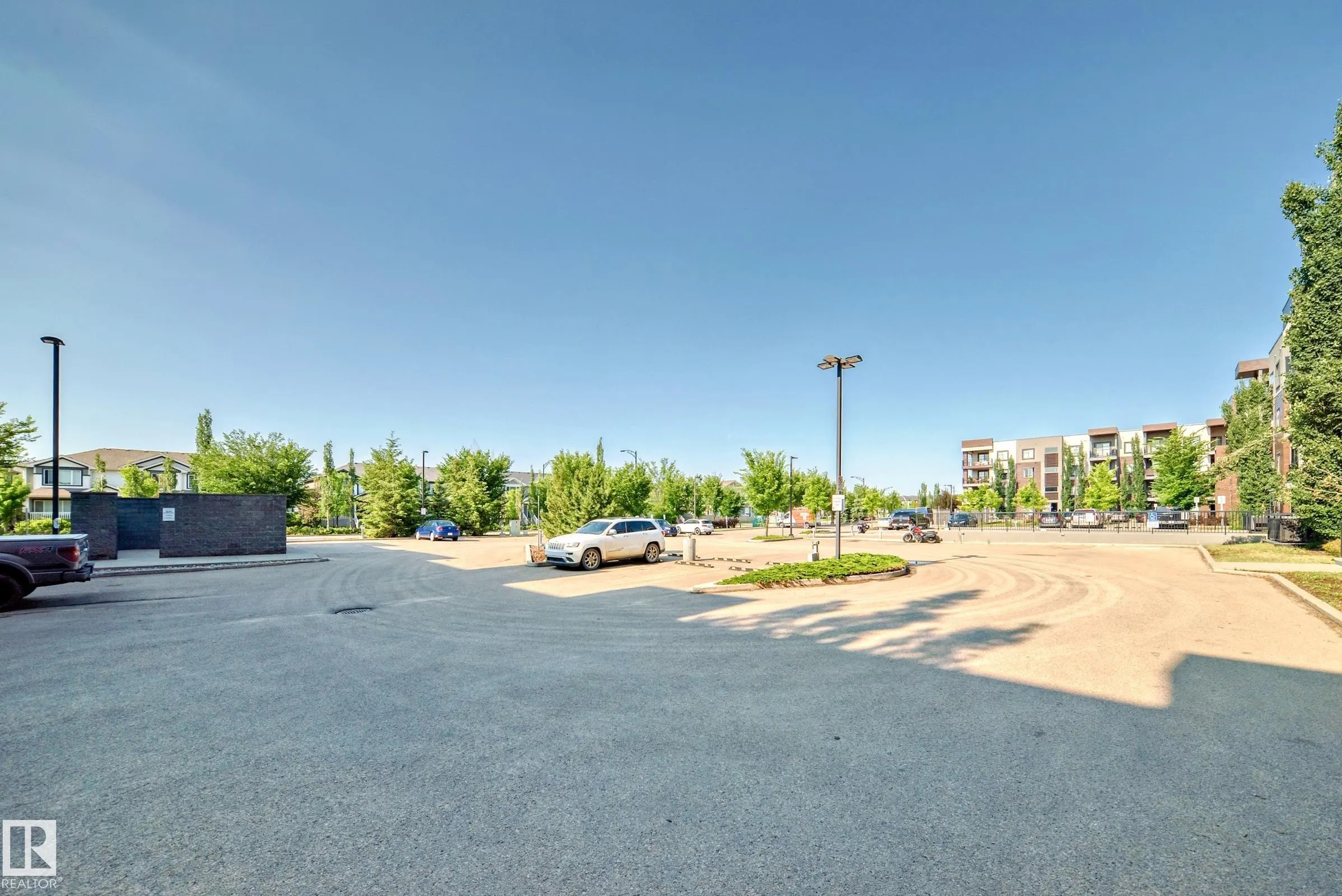 1004 ROSENTHAL Boulevard