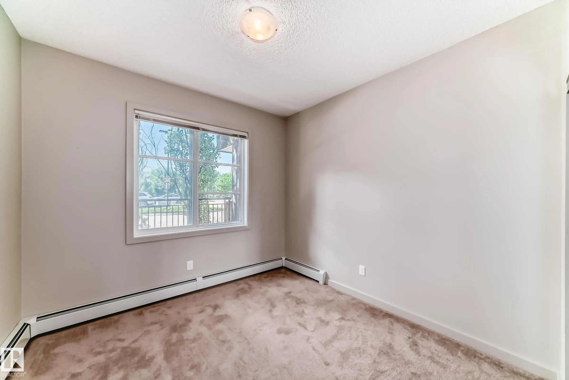 1004 ROSENTHAL Boulevard