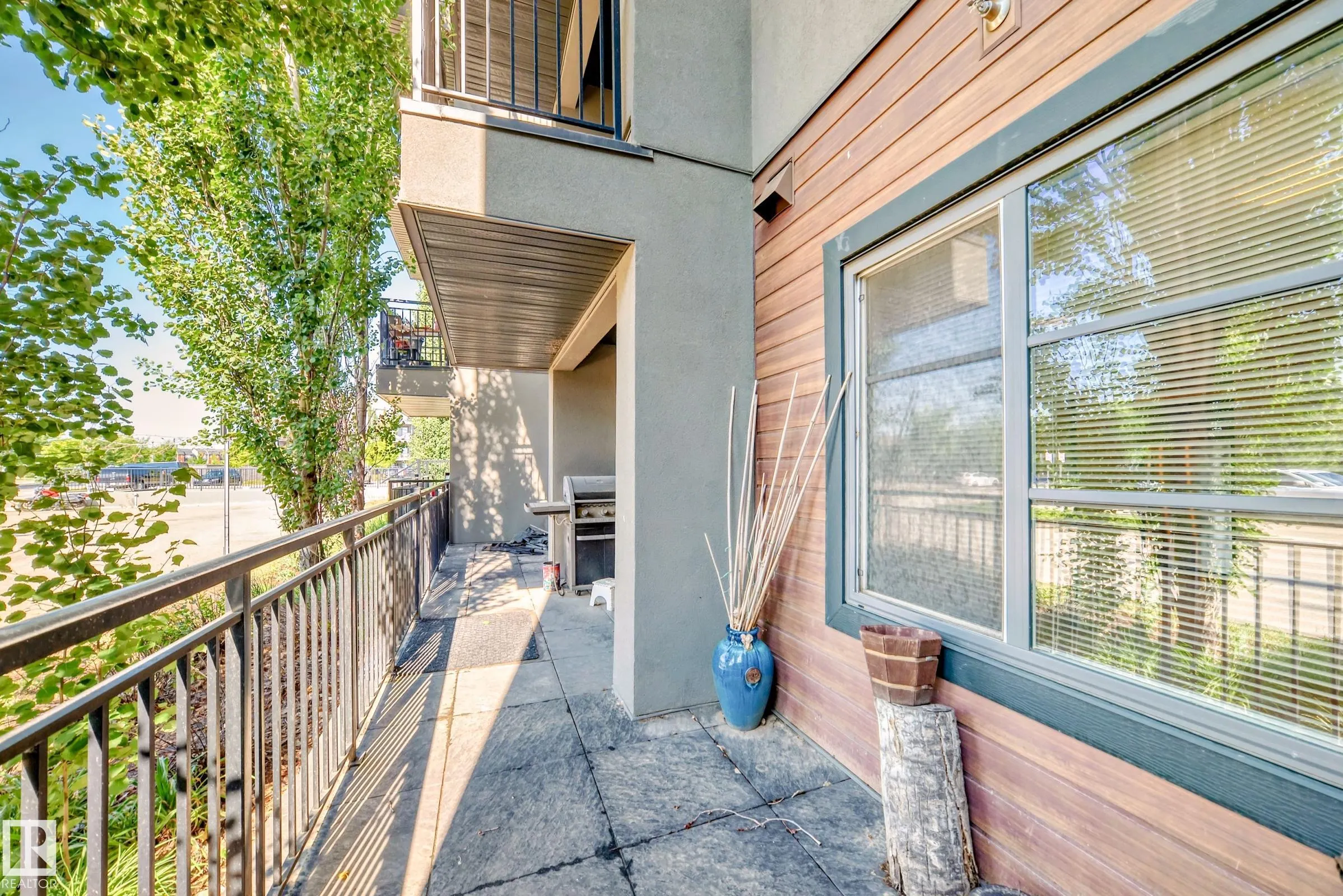 1004 ROSENTHAL Boulevard