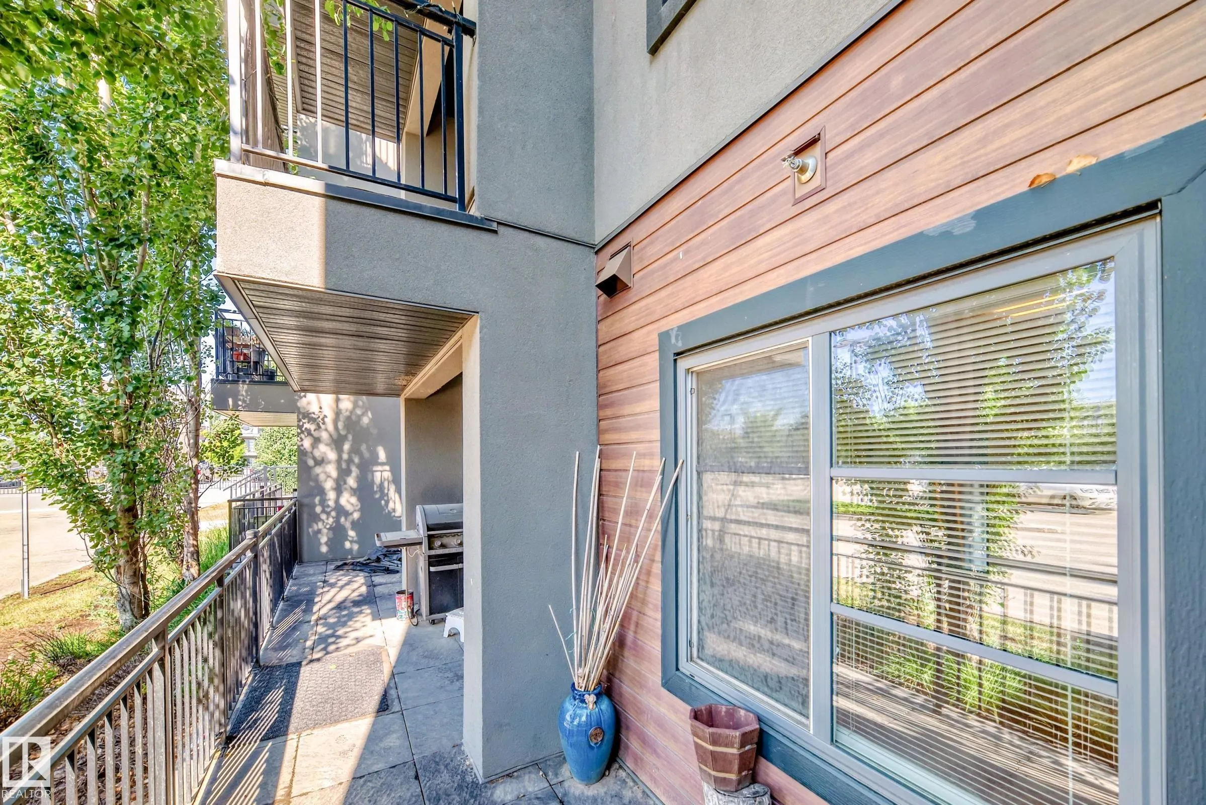 1004 ROSENTHAL Boulevard