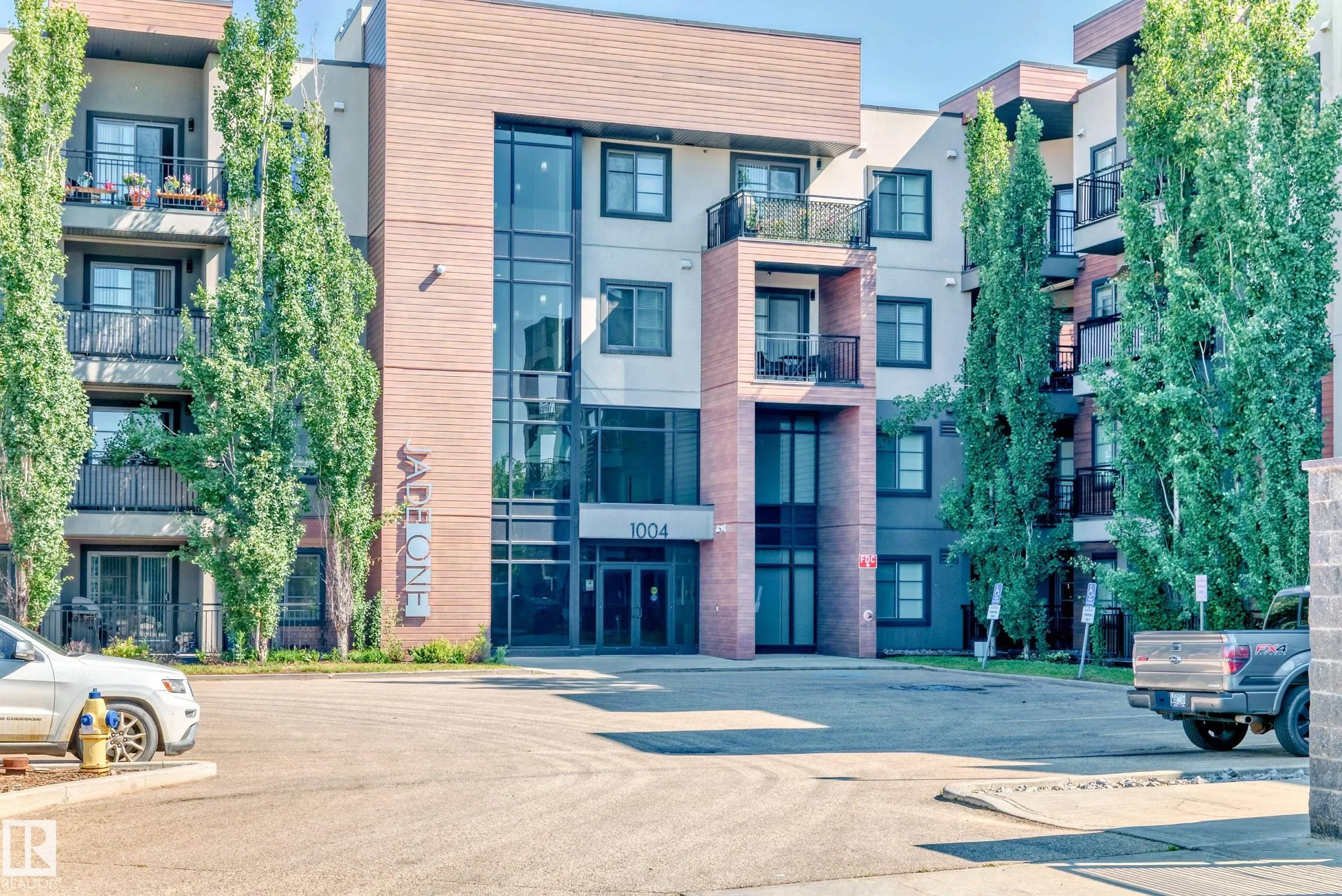 1004 ROSENTHAL Boulevard