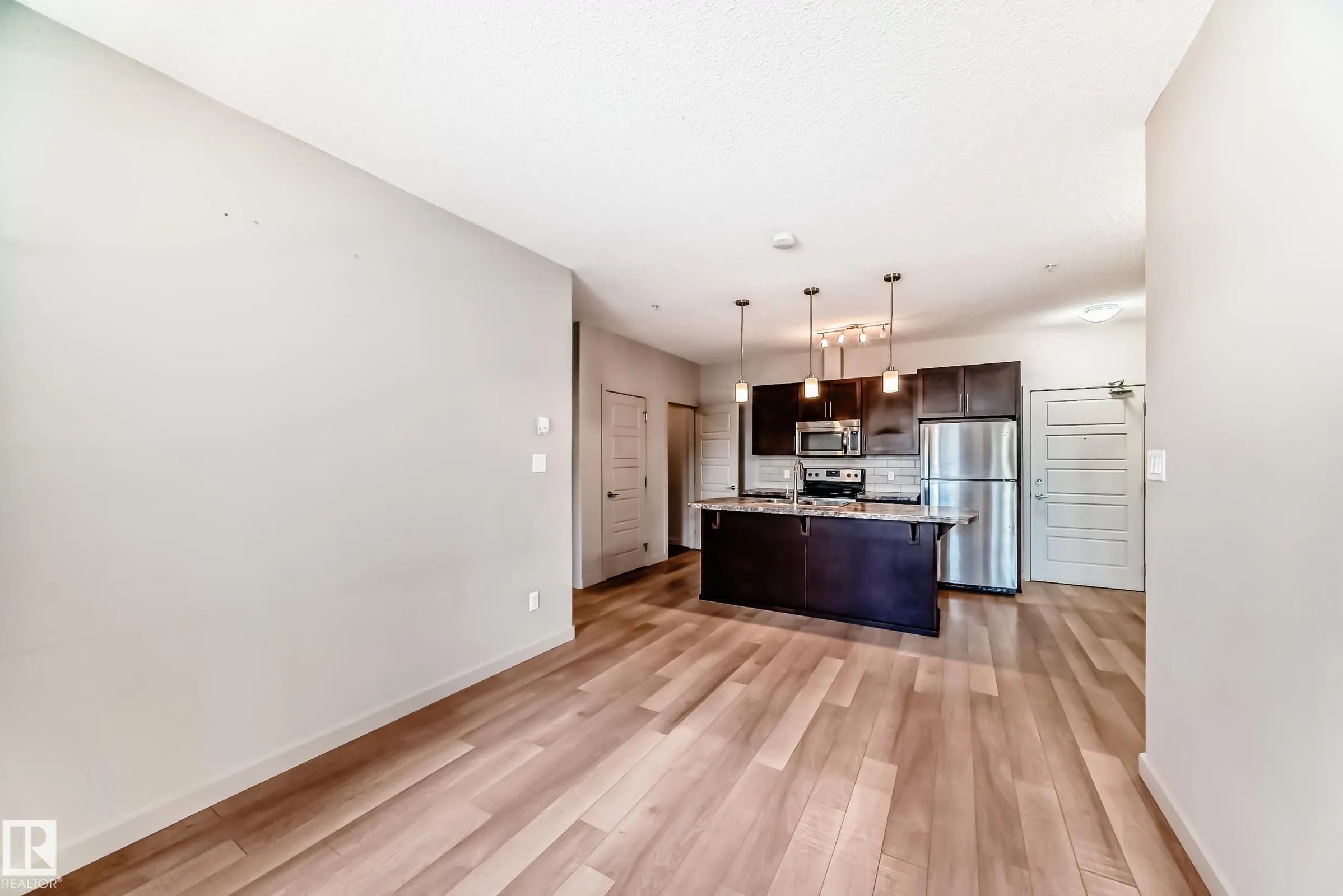 1004 ROSENTHAL Boulevard