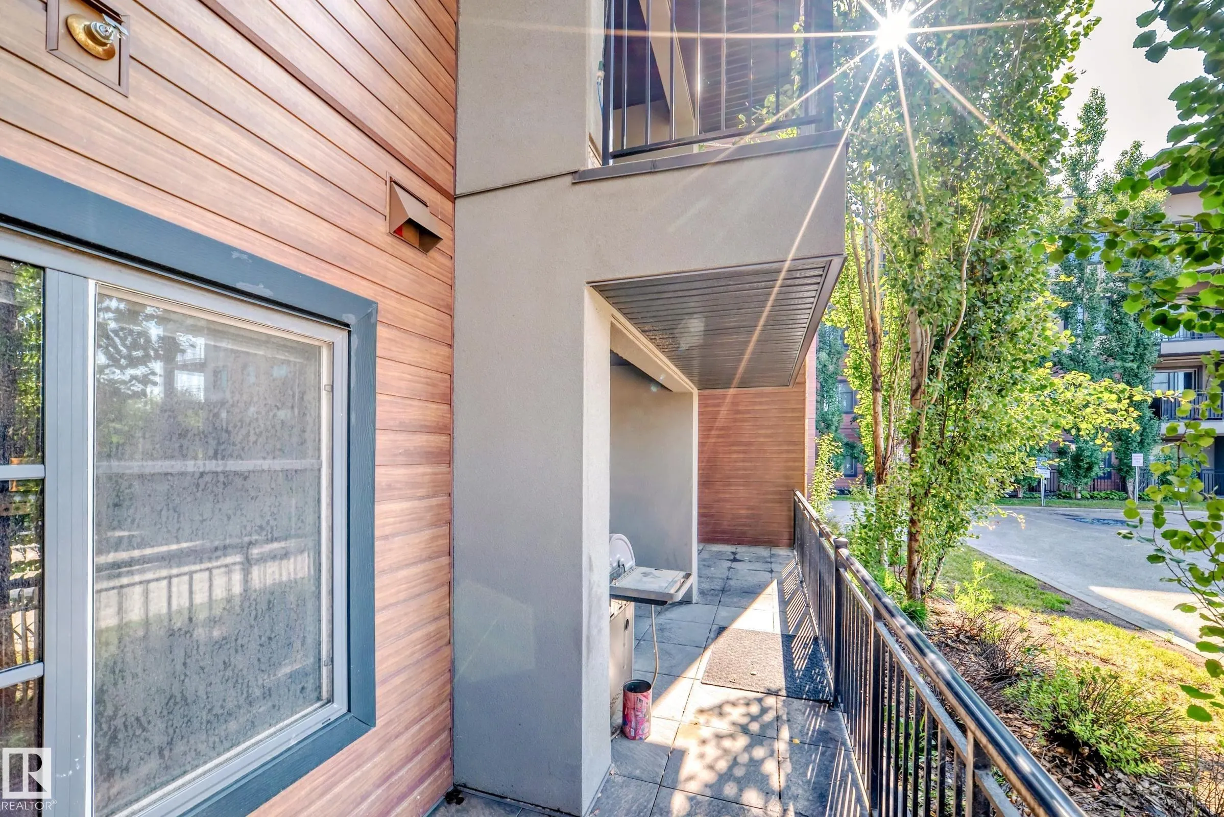 1004 ROSENTHAL Boulevard