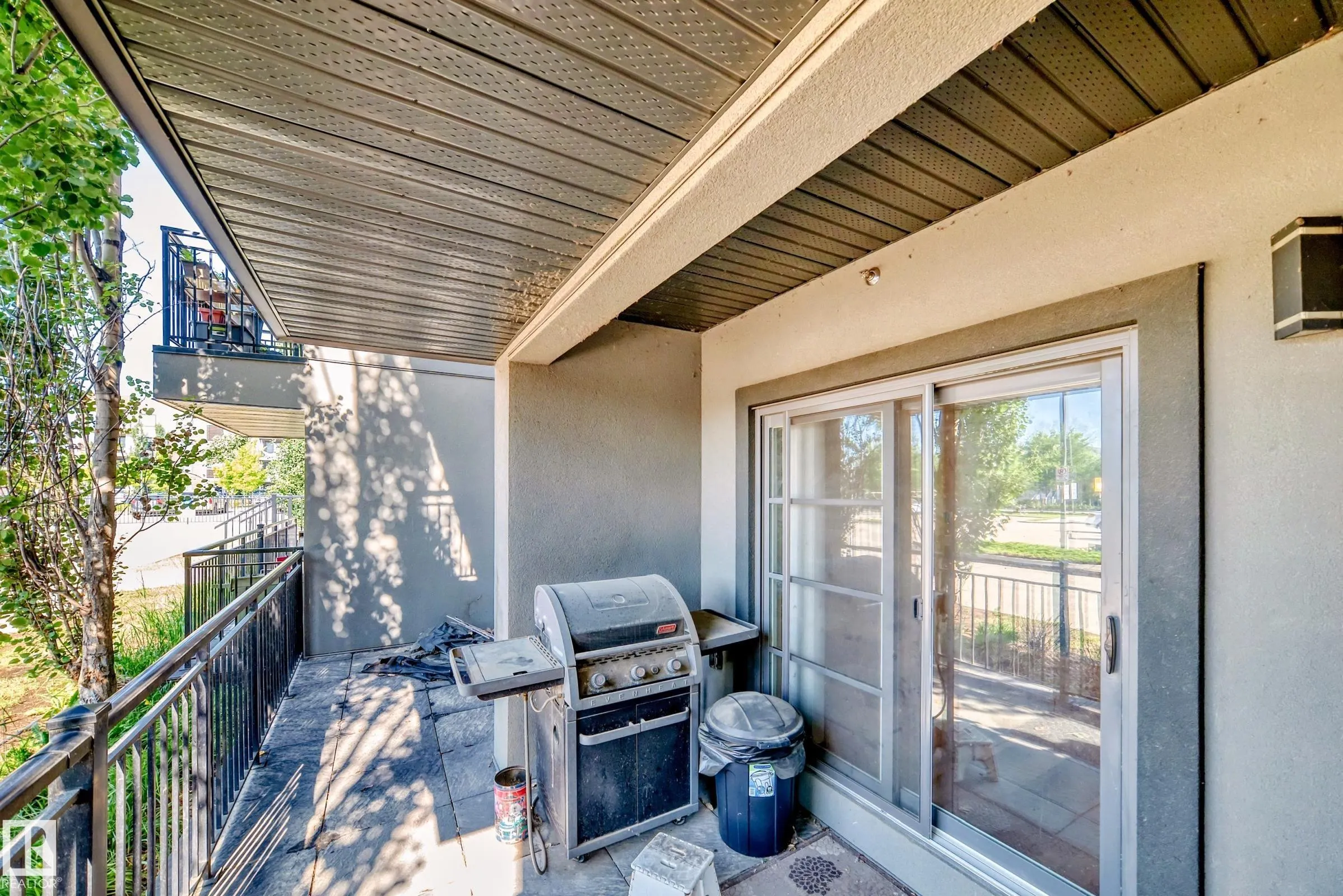 1004 ROSENTHAL Boulevard