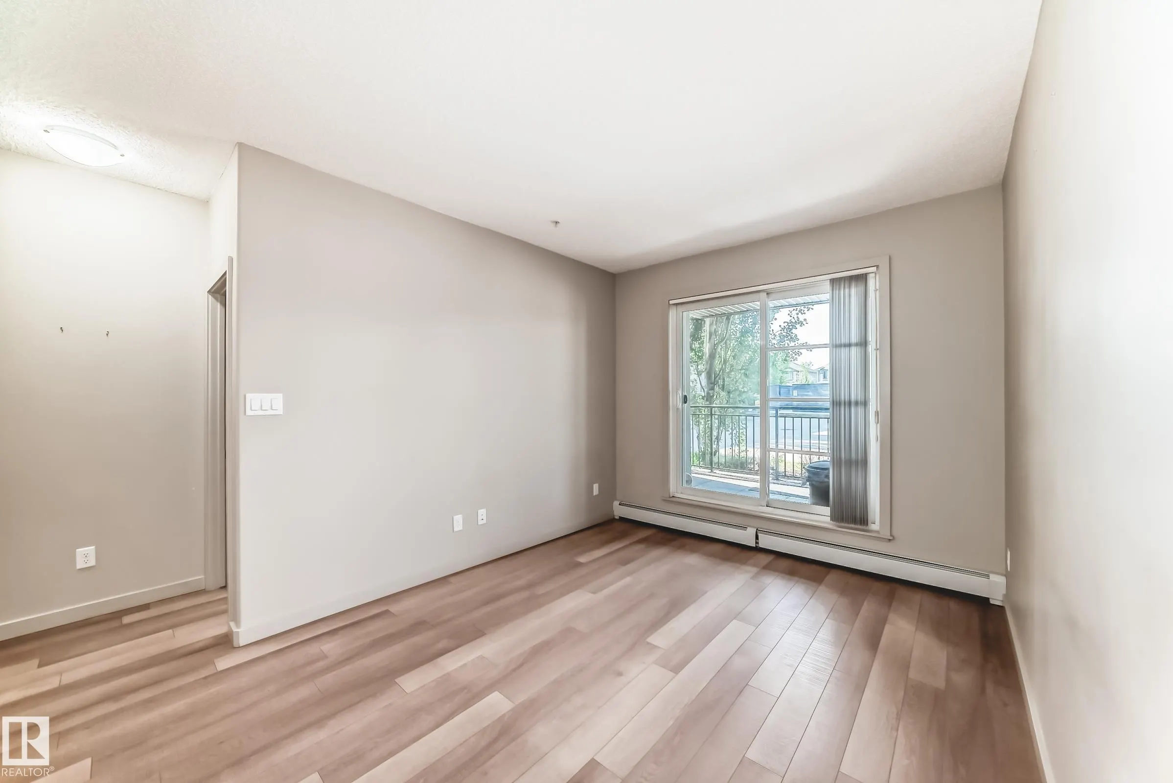 1004 ROSENTHAL Boulevard
