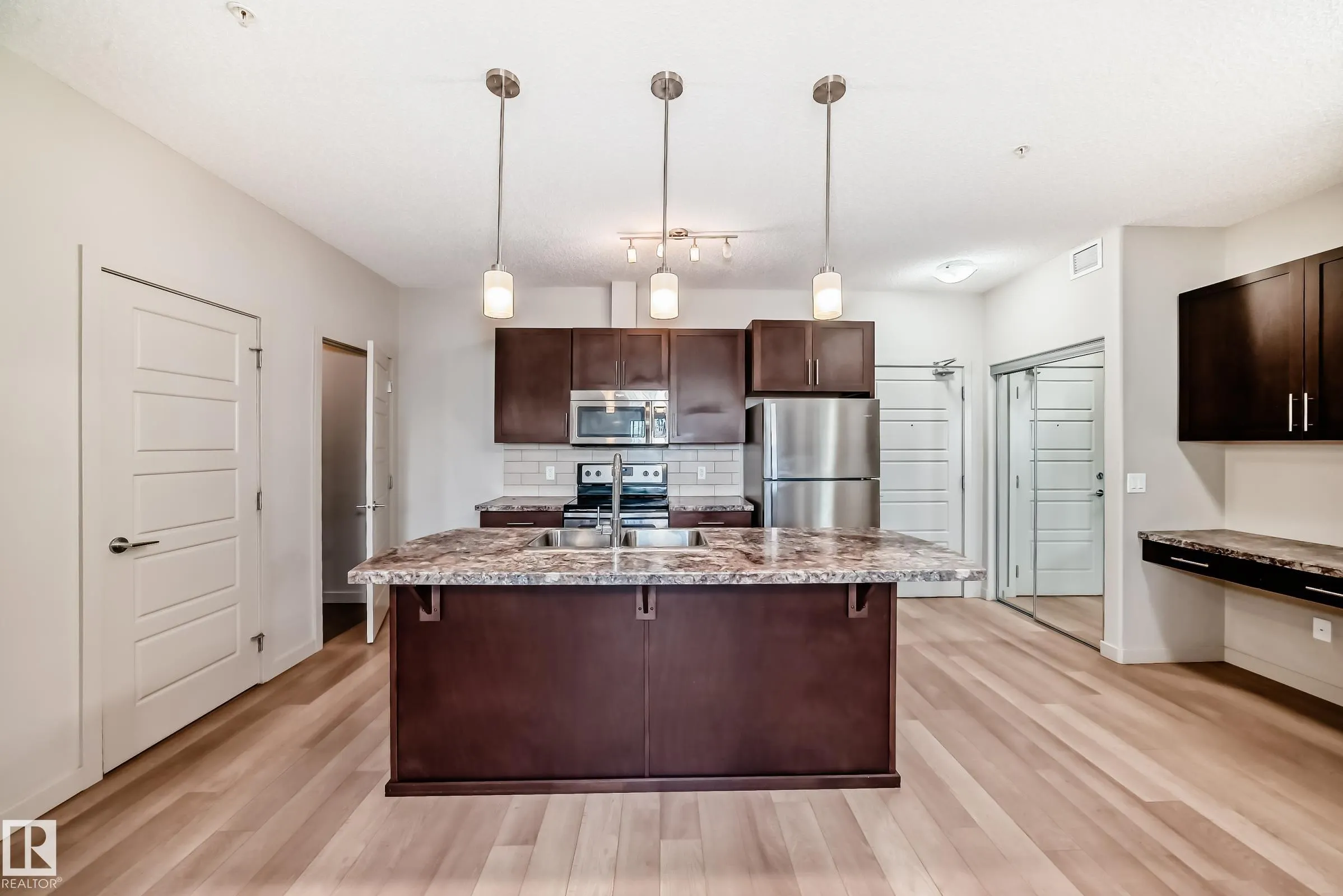 1004 ROSENTHAL Boulevard