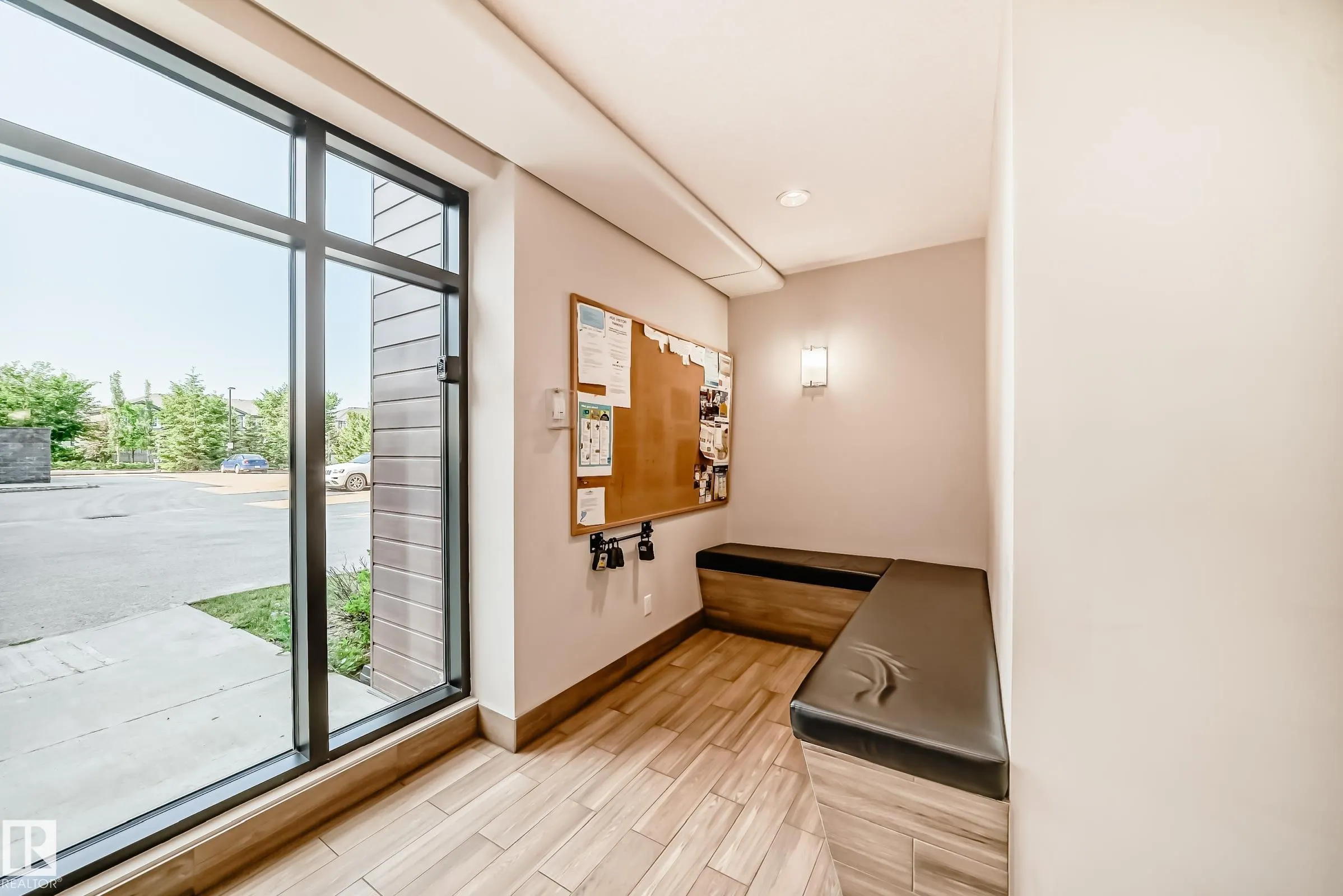 1004 ROSENTHAL Boulevard