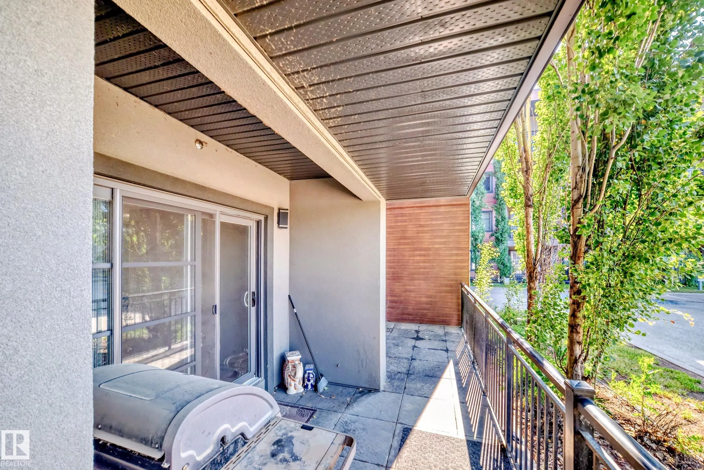 1004 ROSENTHAL Boulevard