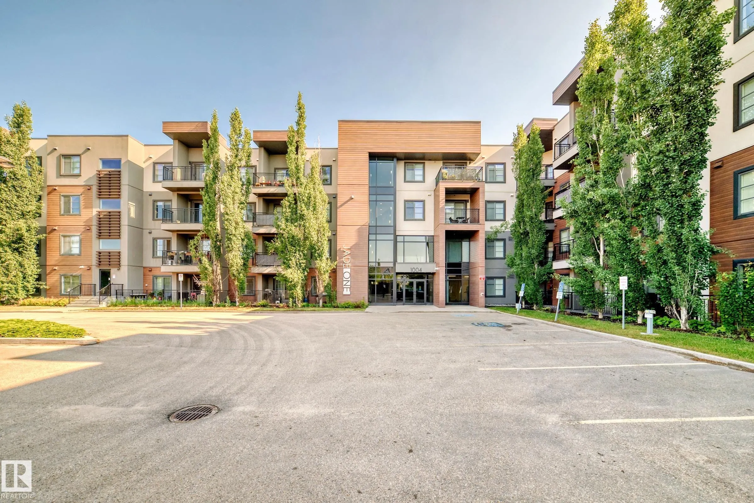 1004 ROSENTHAL Boulevard