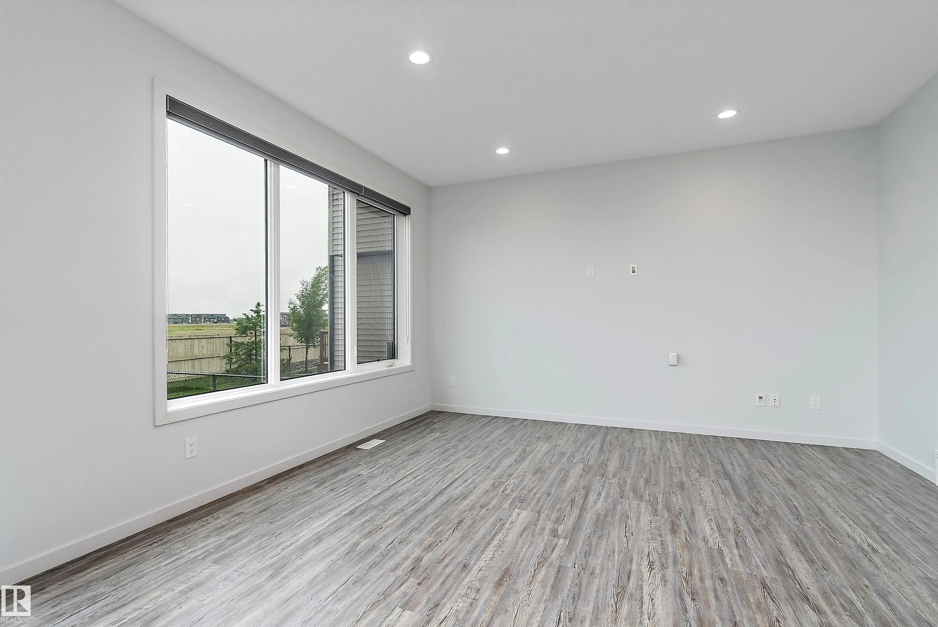 50 EDINBURGH CRT
