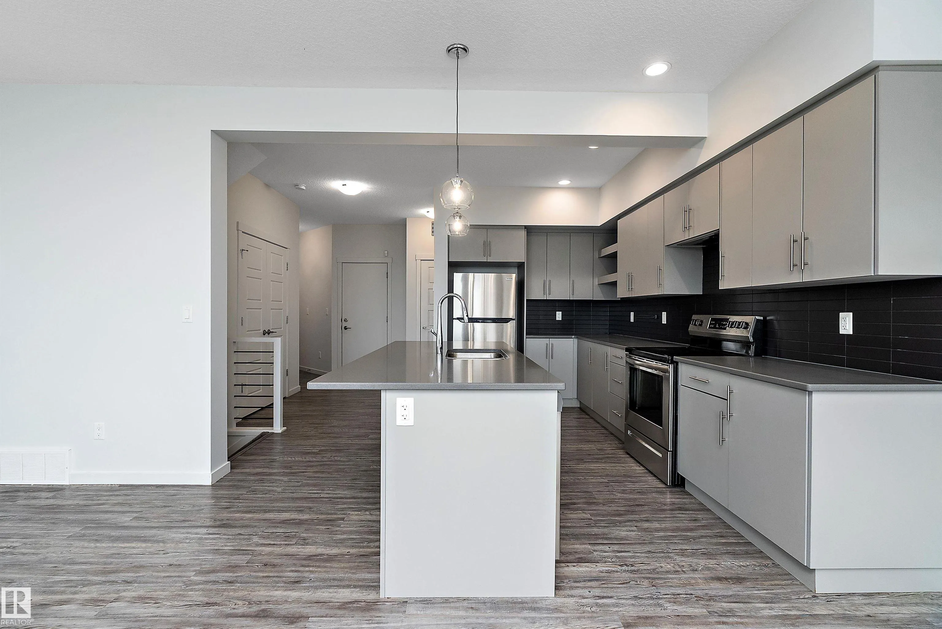 50 EDINBURGH CRT