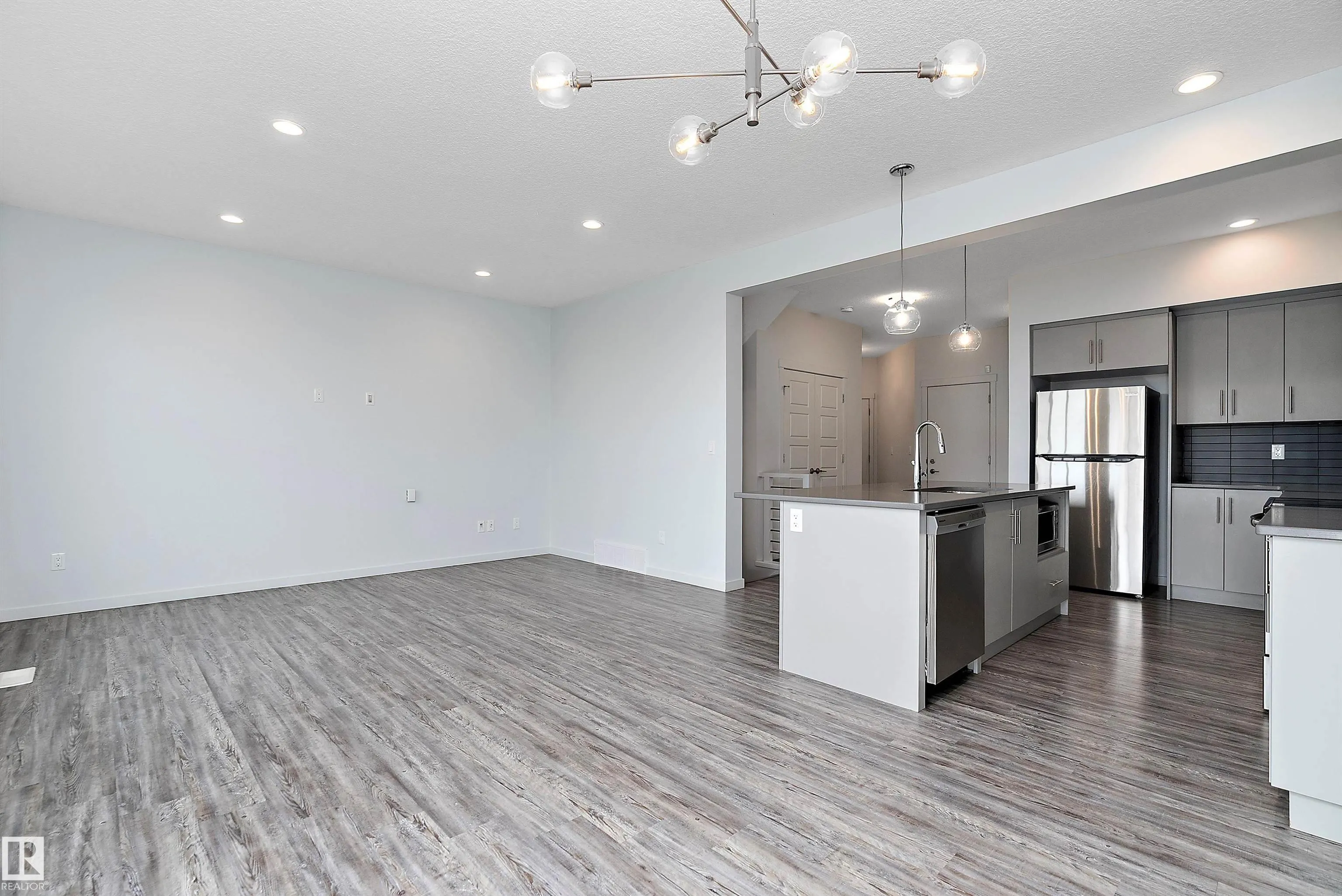 50 EDINBURGH CRT