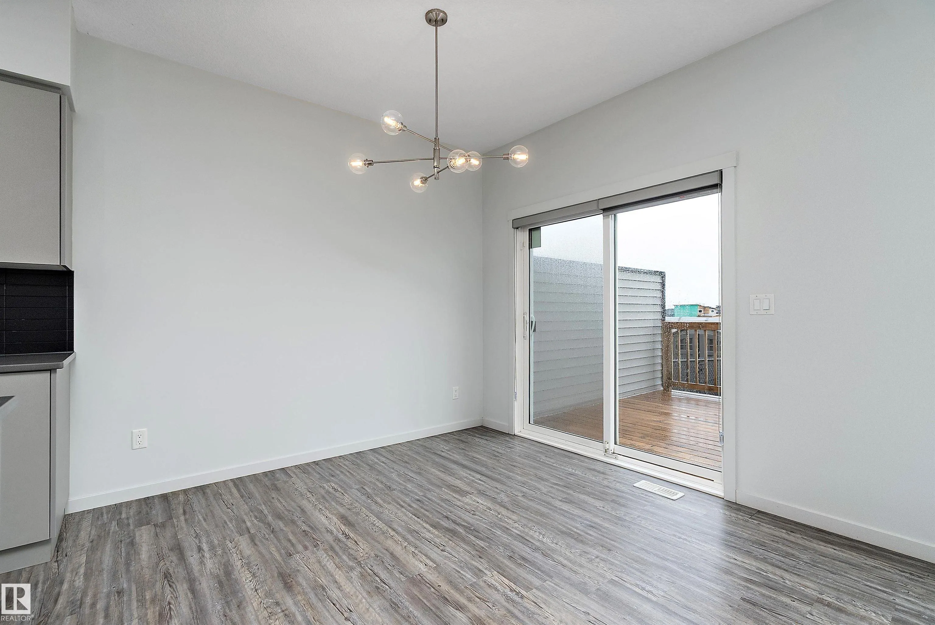 50 EDINBURGH CRT