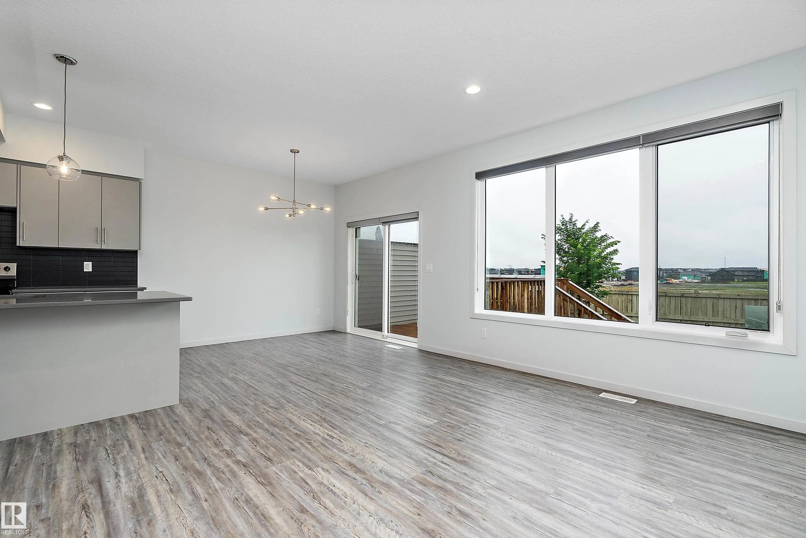 50 EDINBURGH CRT