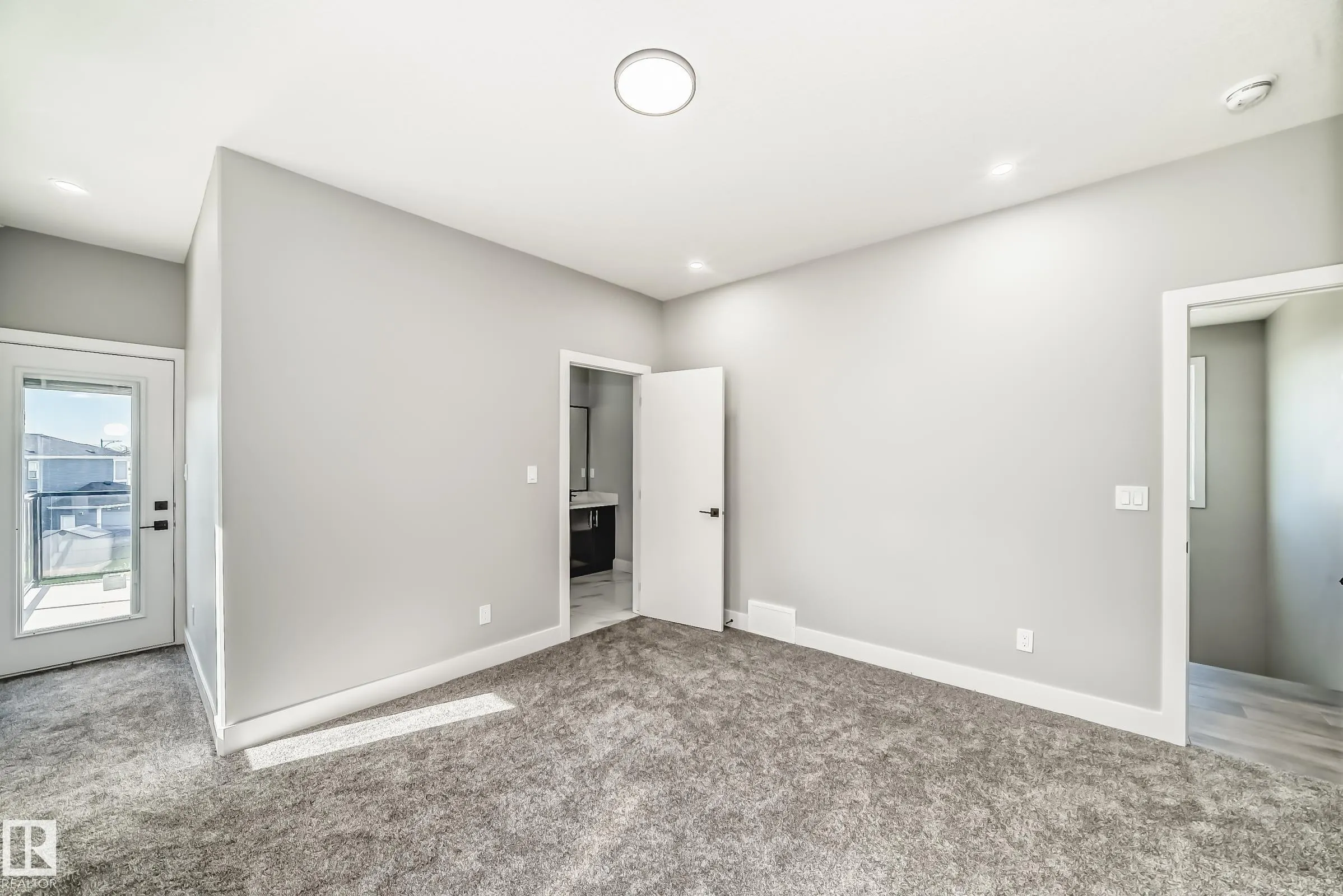 128 EDGEWATER Circle